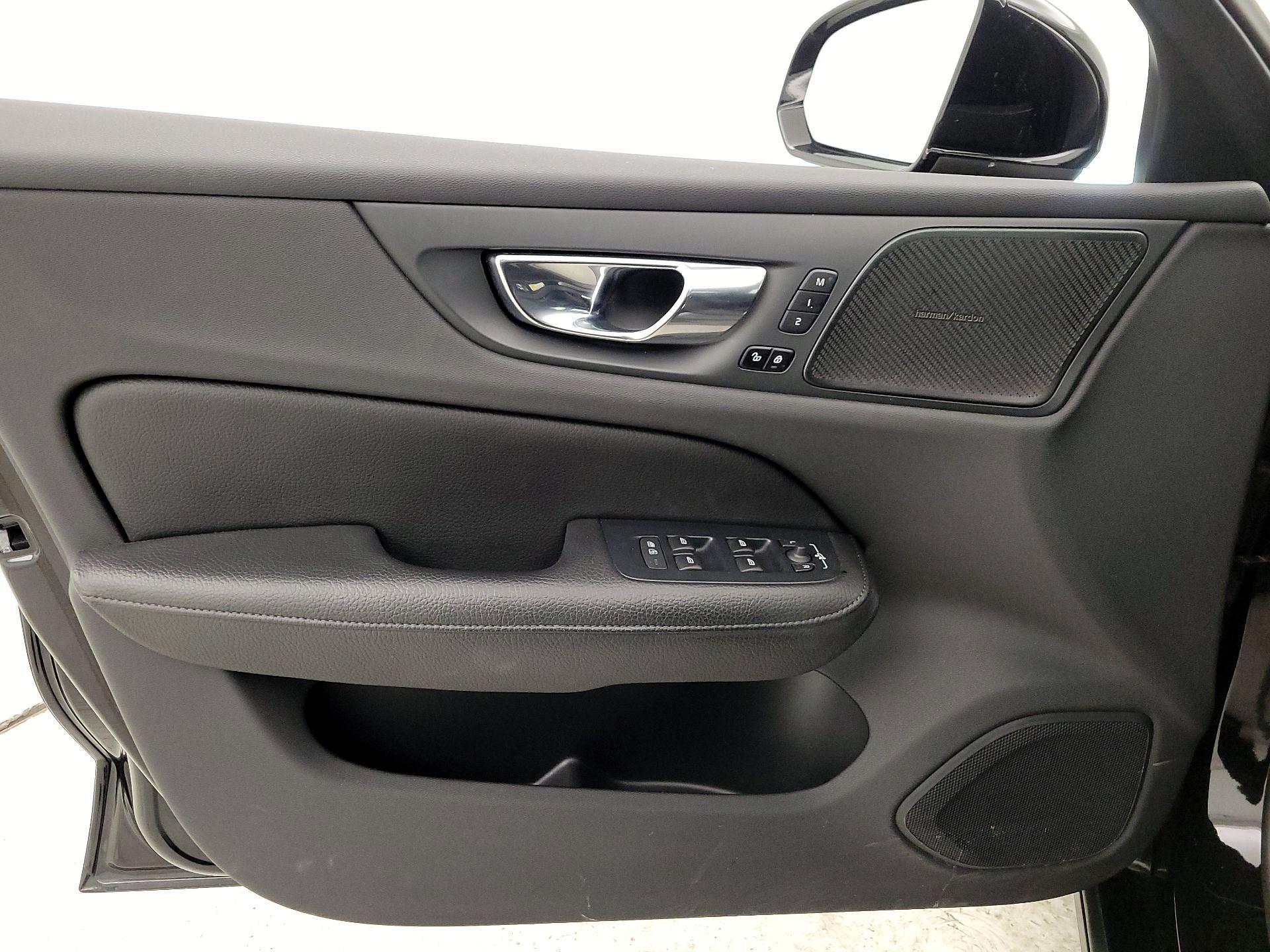 Thumbnail: 2022 Volvo S60 - 12