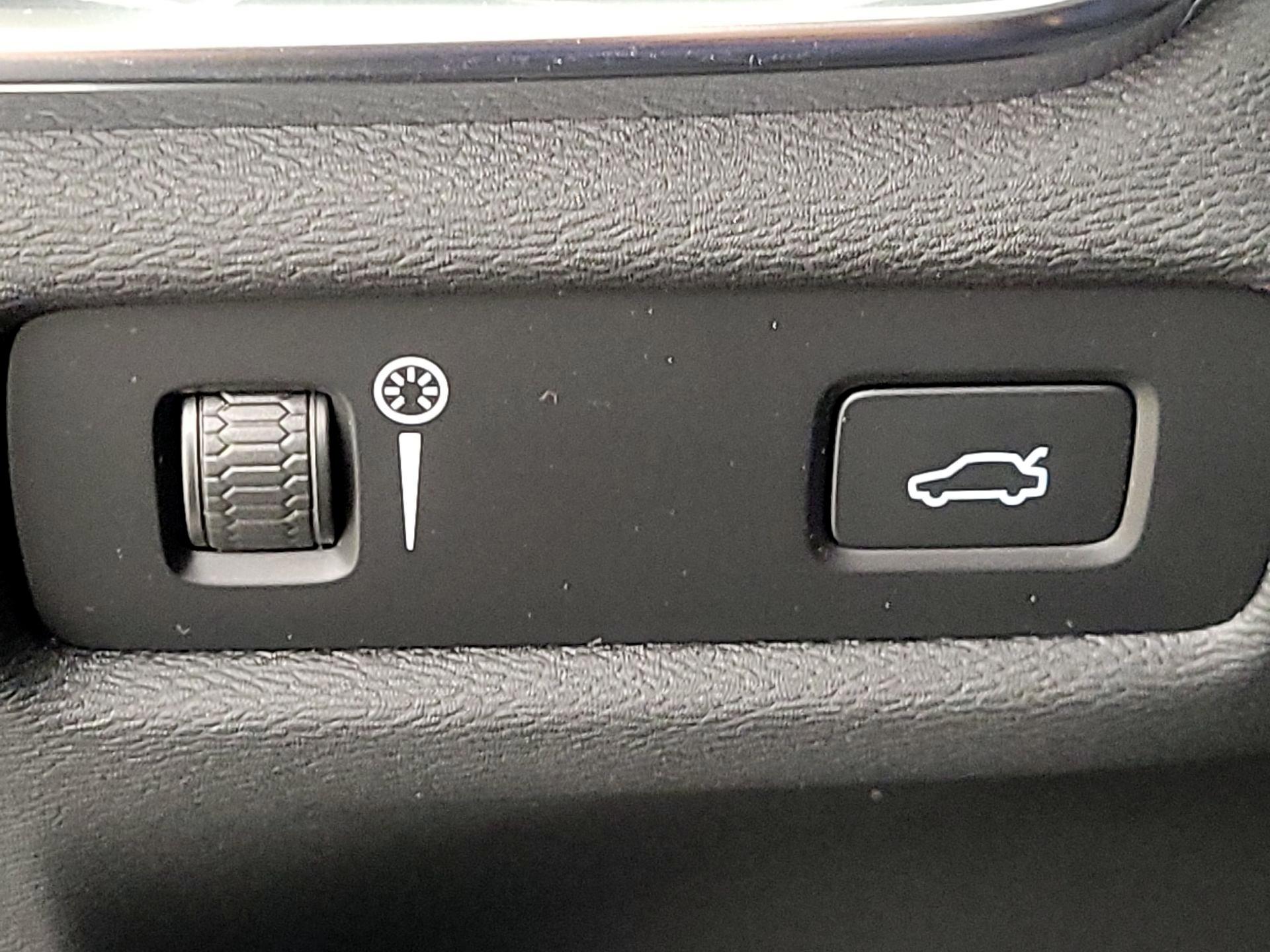 Thumbnail: 2022 Volvo S60 - 13