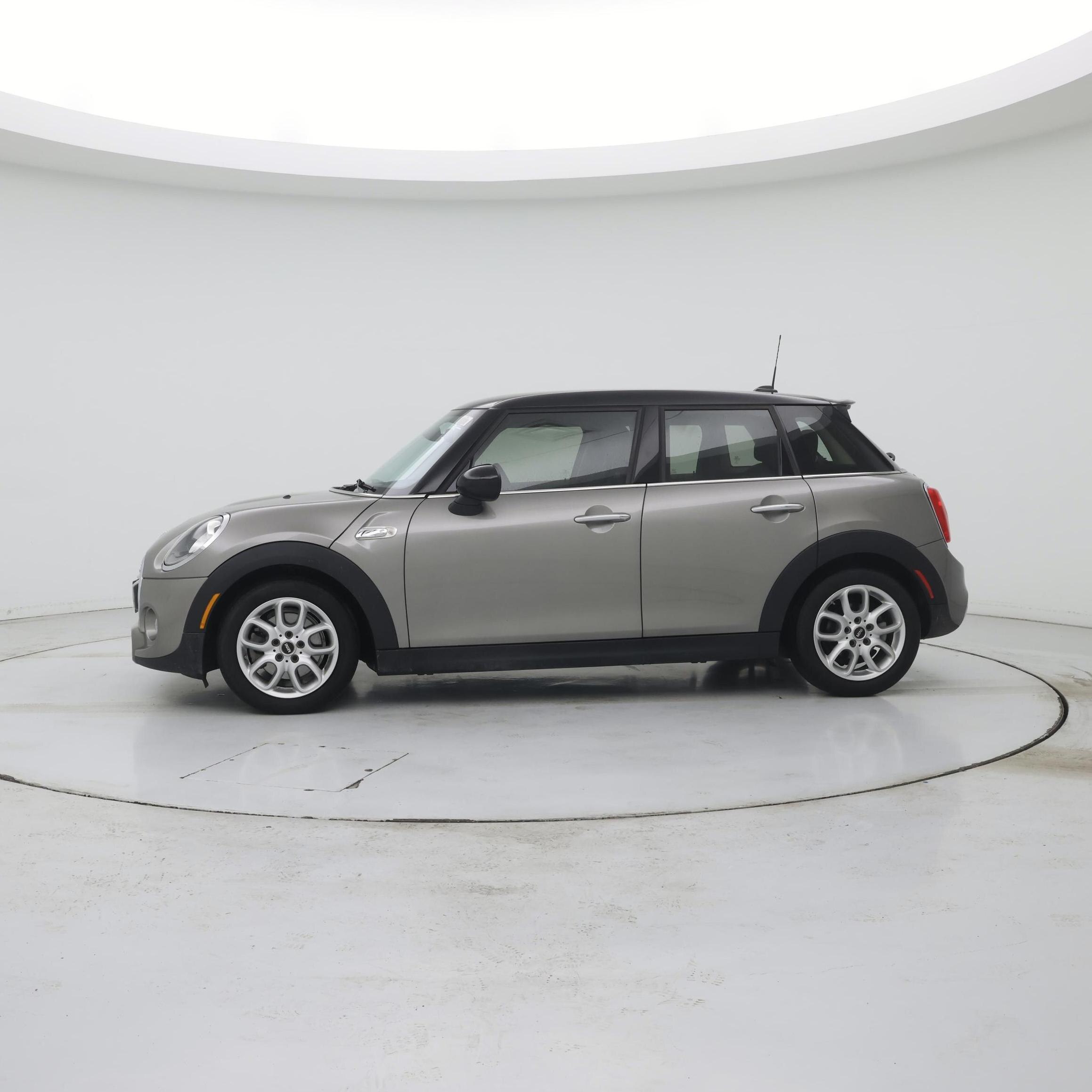 Thumbnail: 2018 MINI Cooper Hardtop - 3