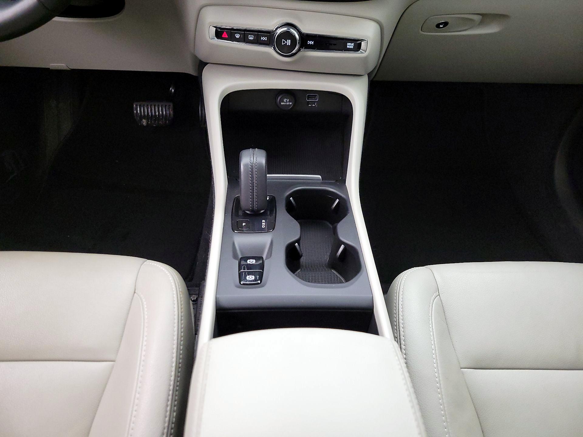 Thumbnail: 2019 Volvo XC40 - 17