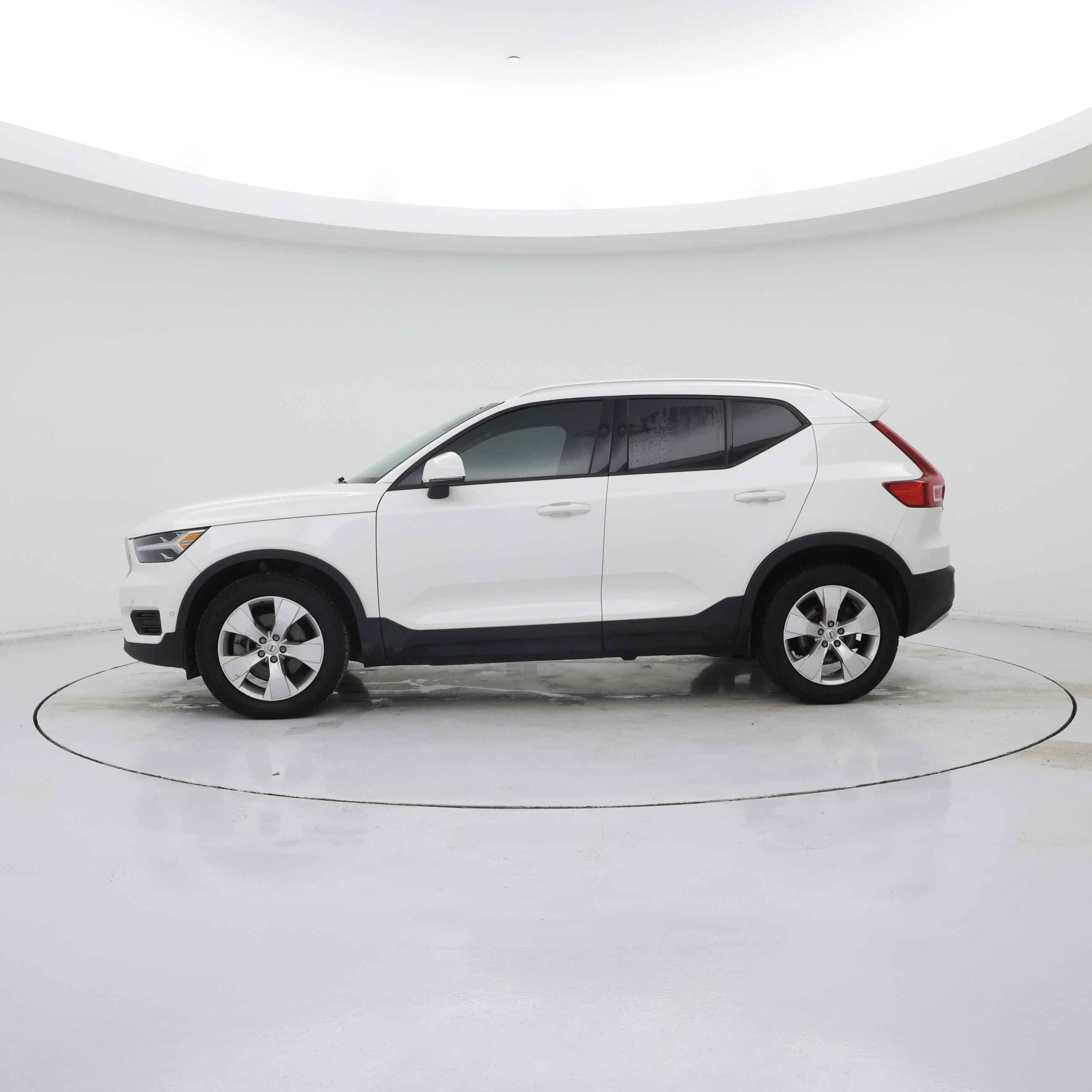 Thumbnail: 2019 Volvo XC40 - 3