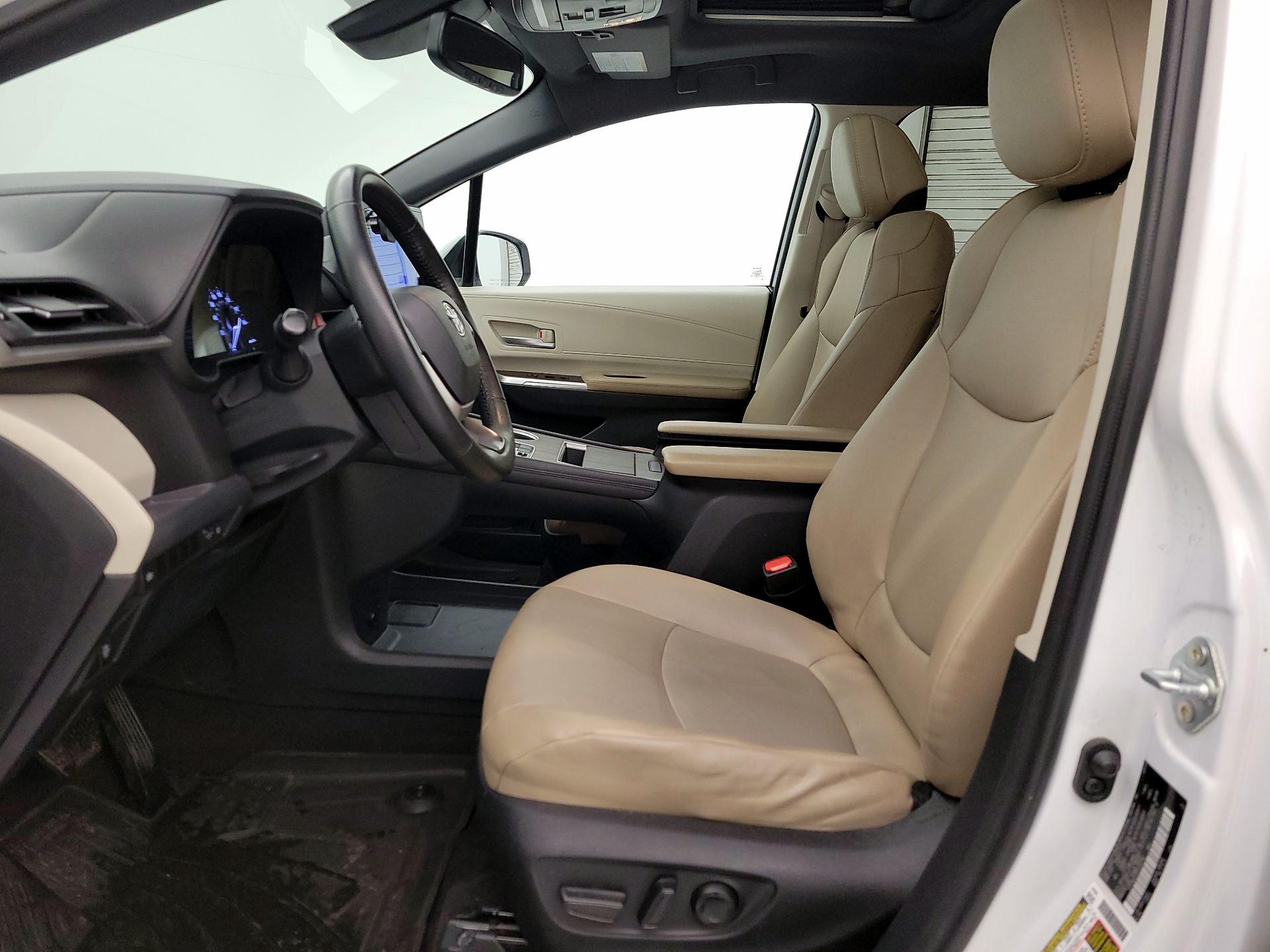 Thumbnail: 2023 Toyota Sienna - 11