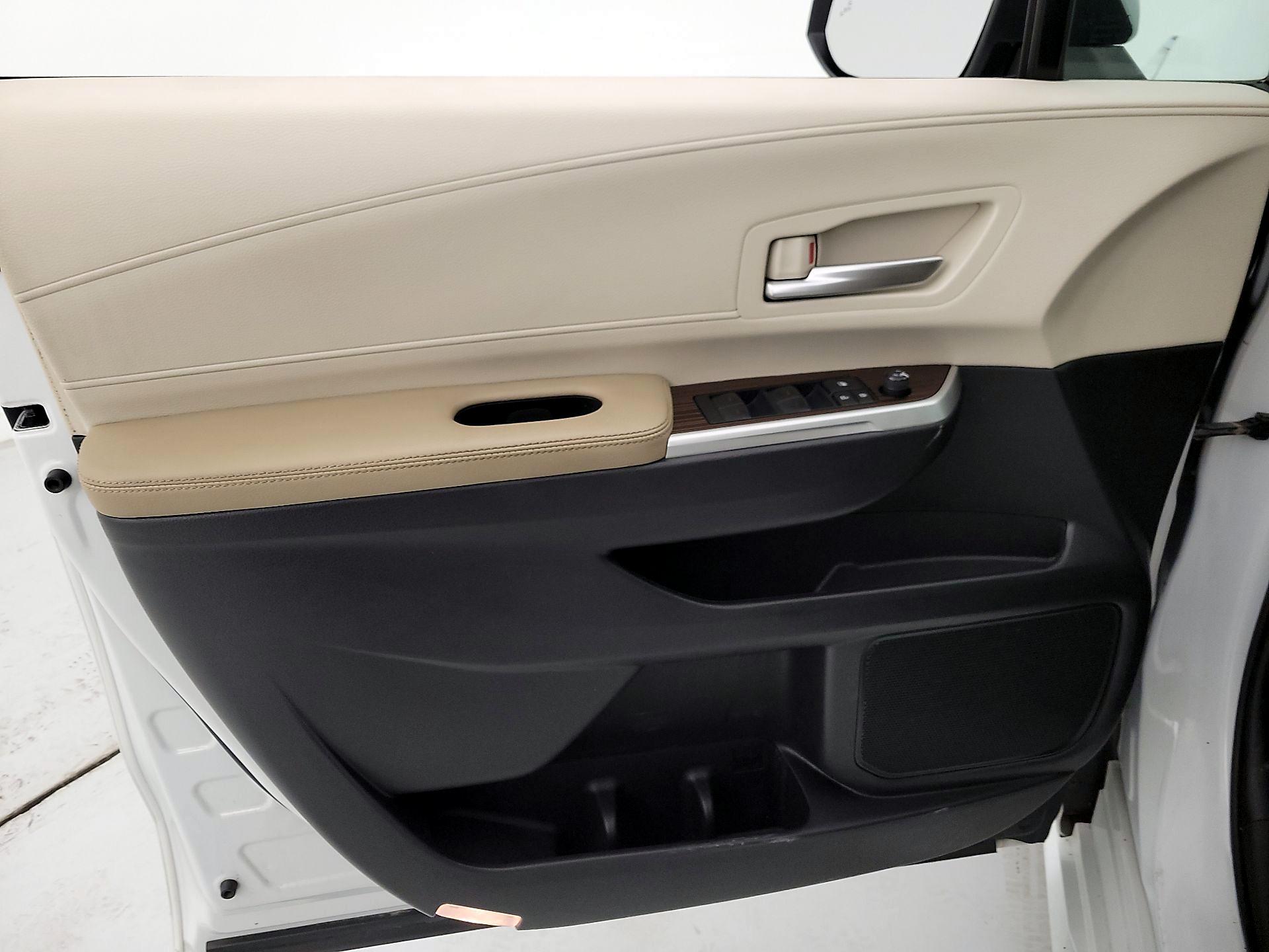 Thumbnail: 2023 Toyota Sienna - 12