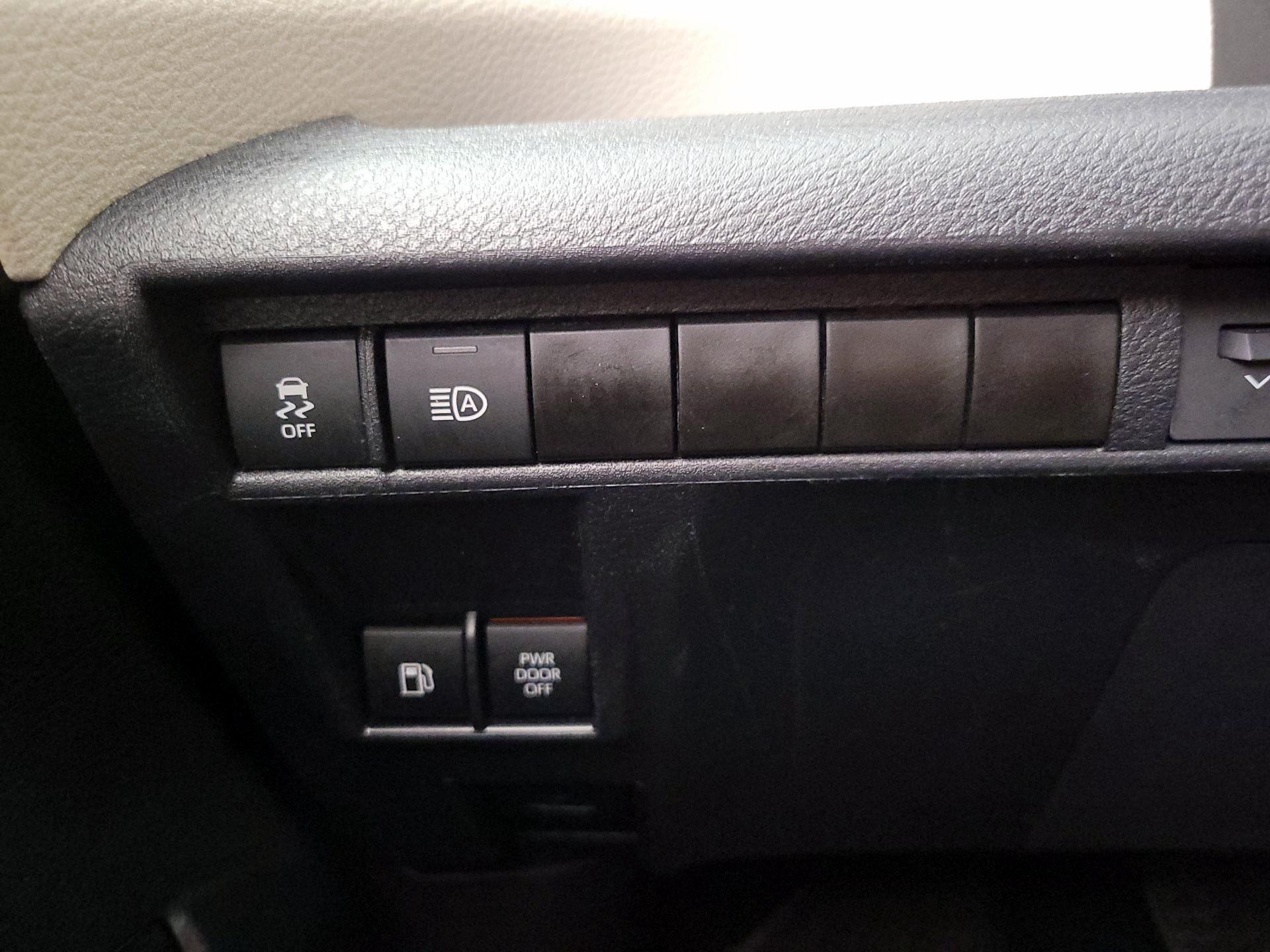 Thumbnail: 2023 Toyota Sienna - 13