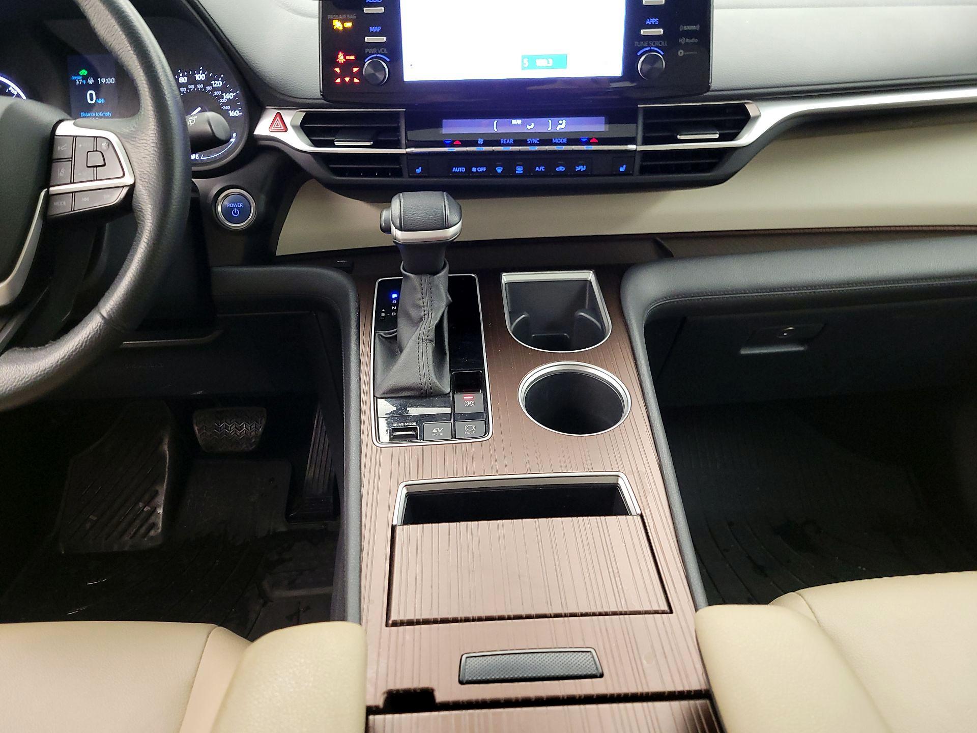 Thumbnail: 2023 Toyota Sienna - 17