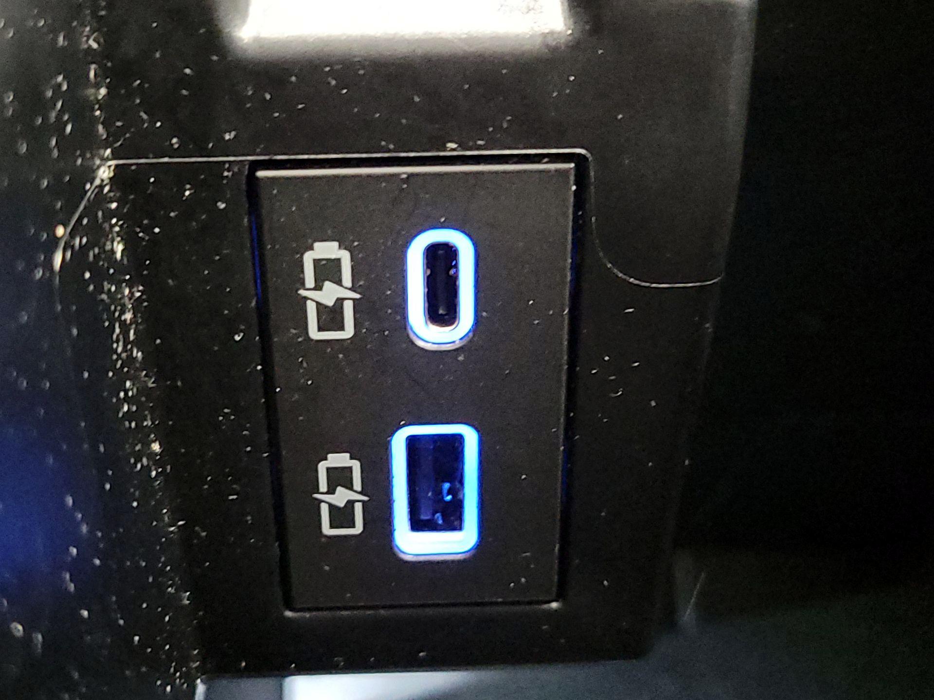 Thumbnail: 2023 Toyota Sienna - 18