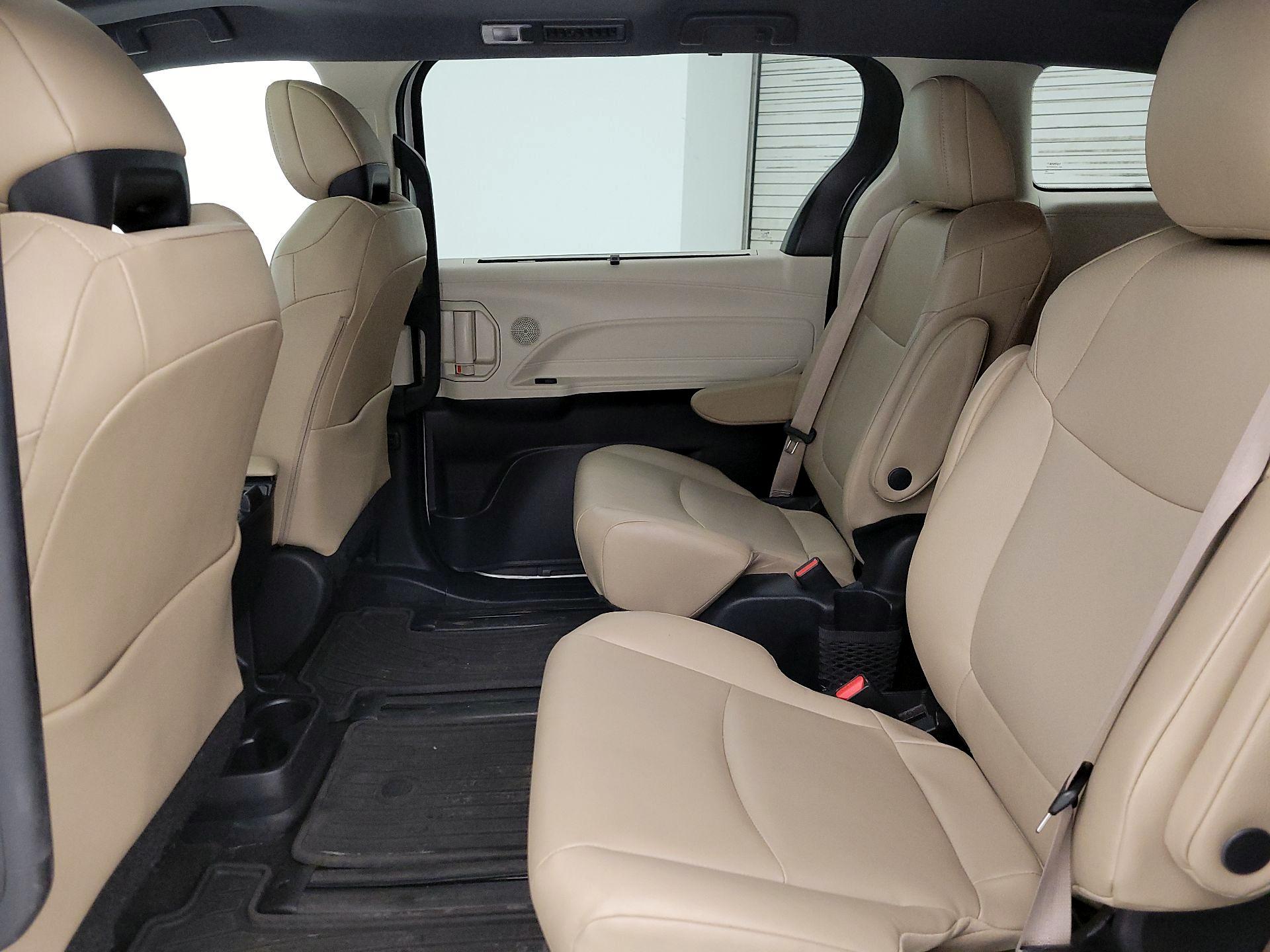 Thumbnail: 2023 Toyota Sienna - 20