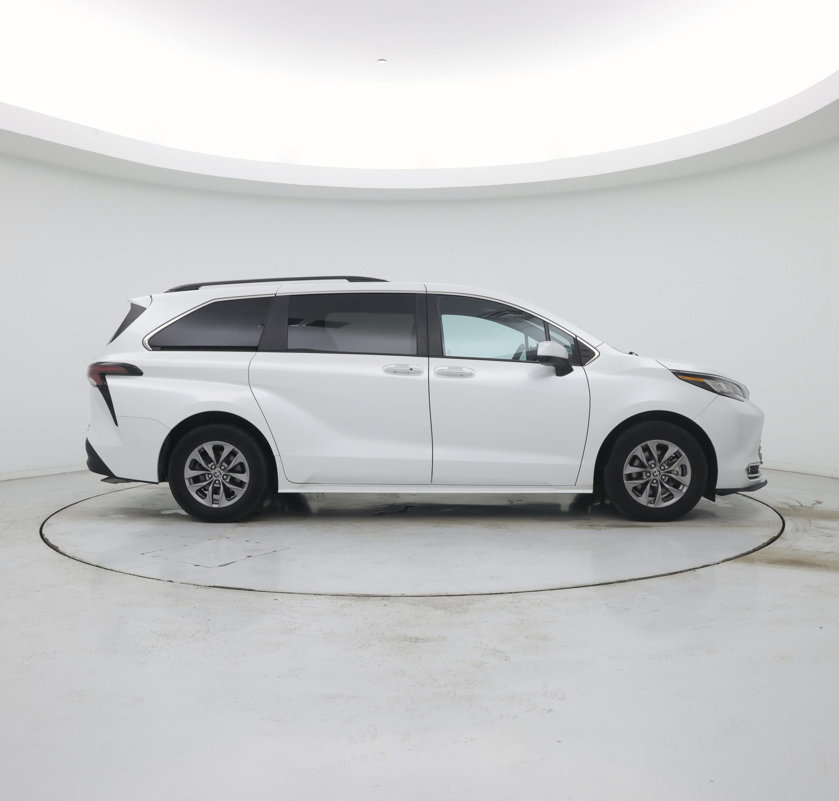 Thumbnail: 2023 Toyota Sienna - 7