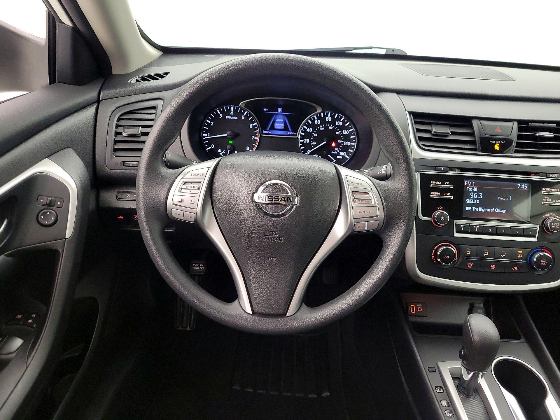 Thumbnail: 2017 Nissan Altima - 10