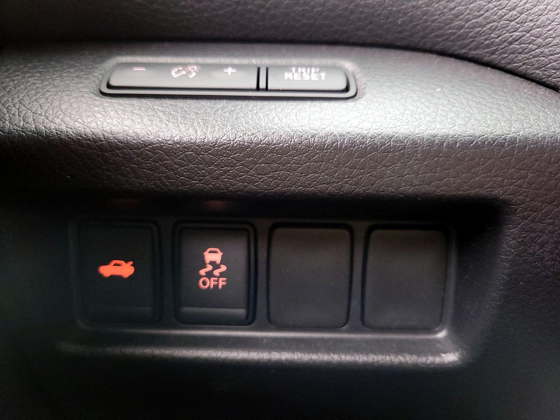 Thumbnail: 2017 Nissan Altima - 13