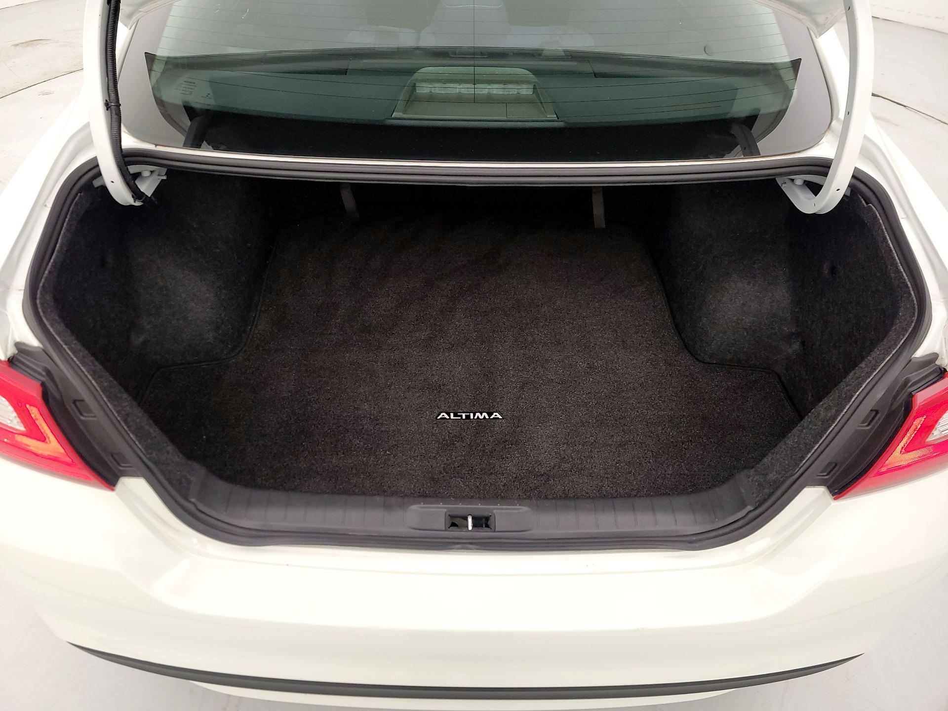 Thumbnail: 2017 Nissan Altima - 20