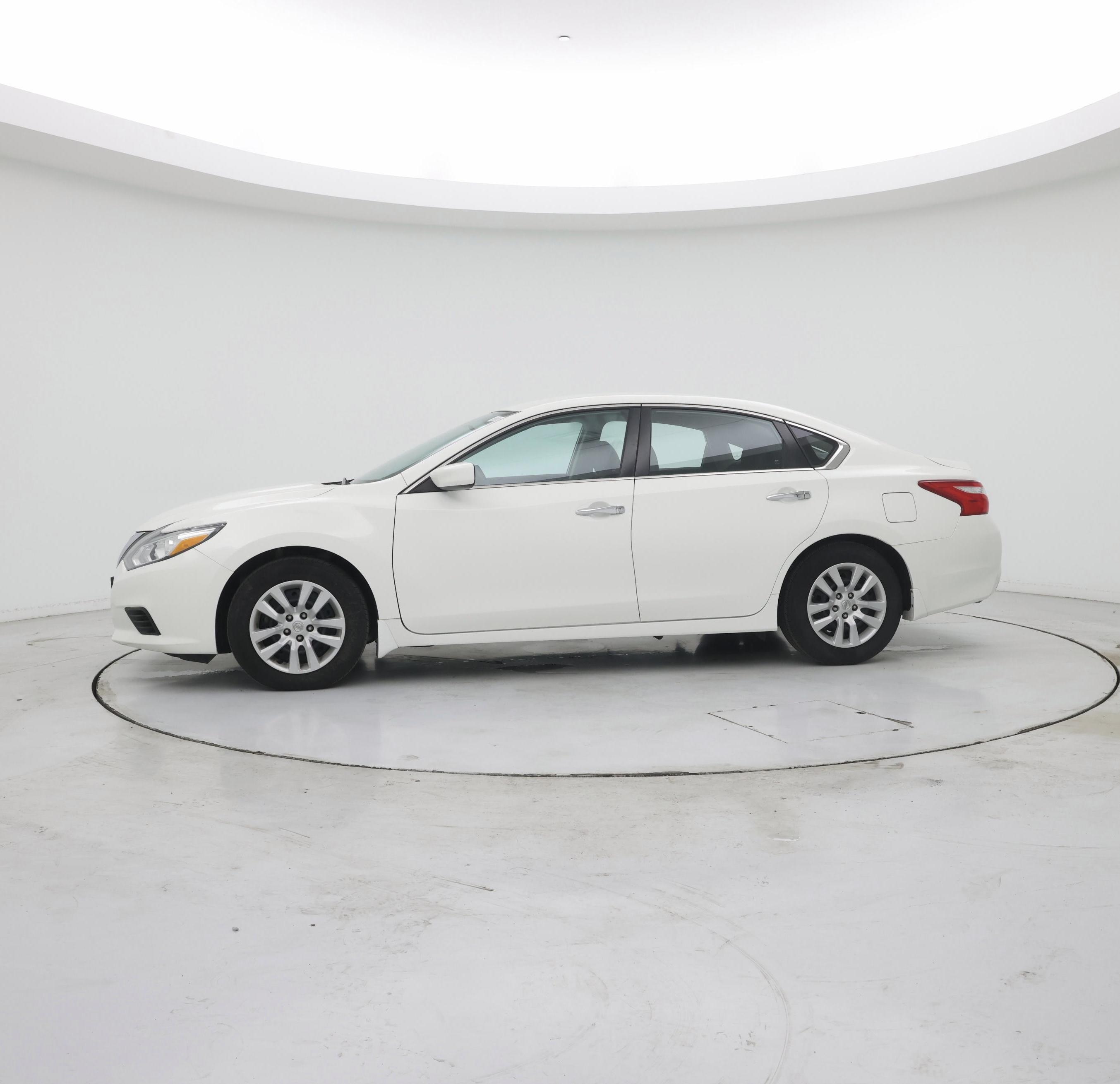 Thumbnail: 2017 Nissan Altima - 3