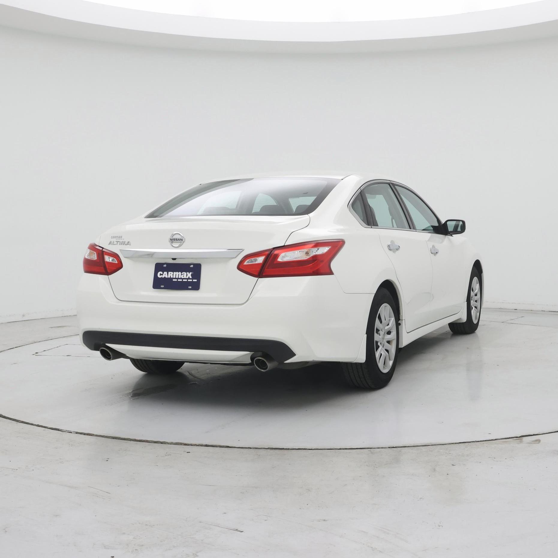 Thumbnail: 2017 Nissan Altima - 8