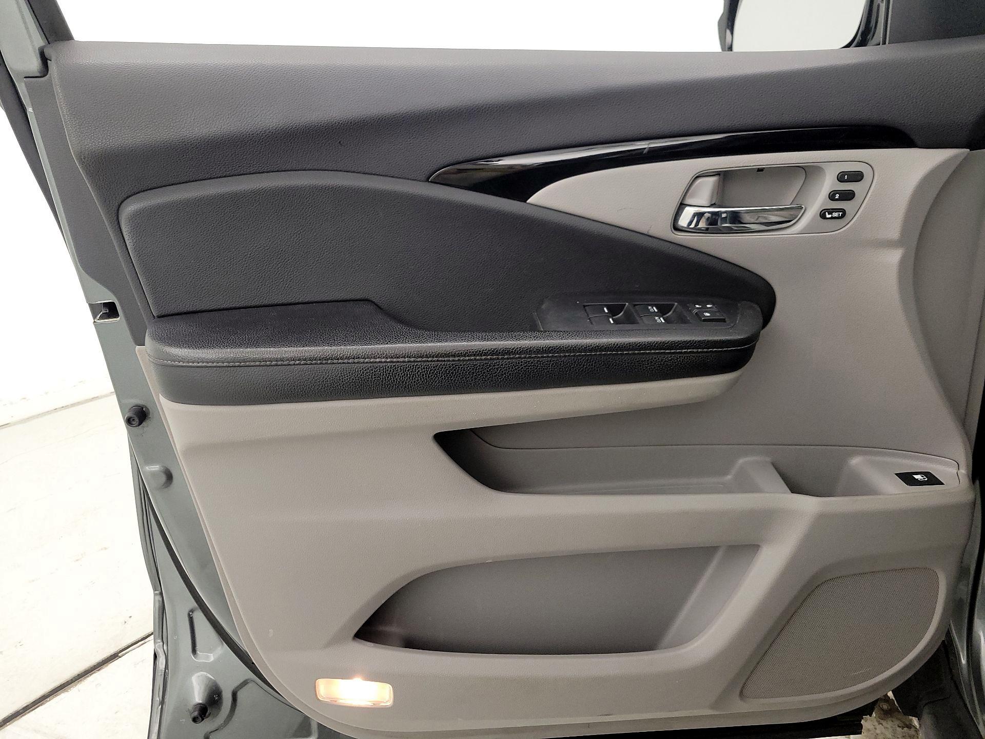 Thumbnail: 2017 Honda Ridgeline - 12