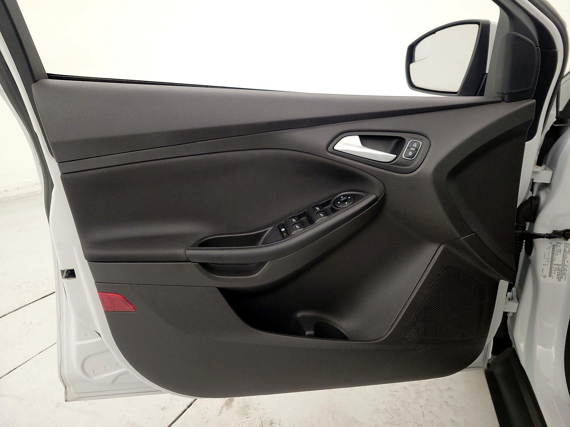 Thumbnail: 2017 Ford Focus - 12