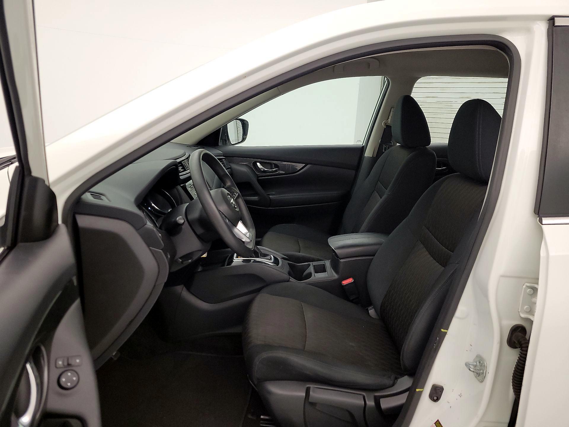 Thumbnail: 2017 Nissan Rogue - 11