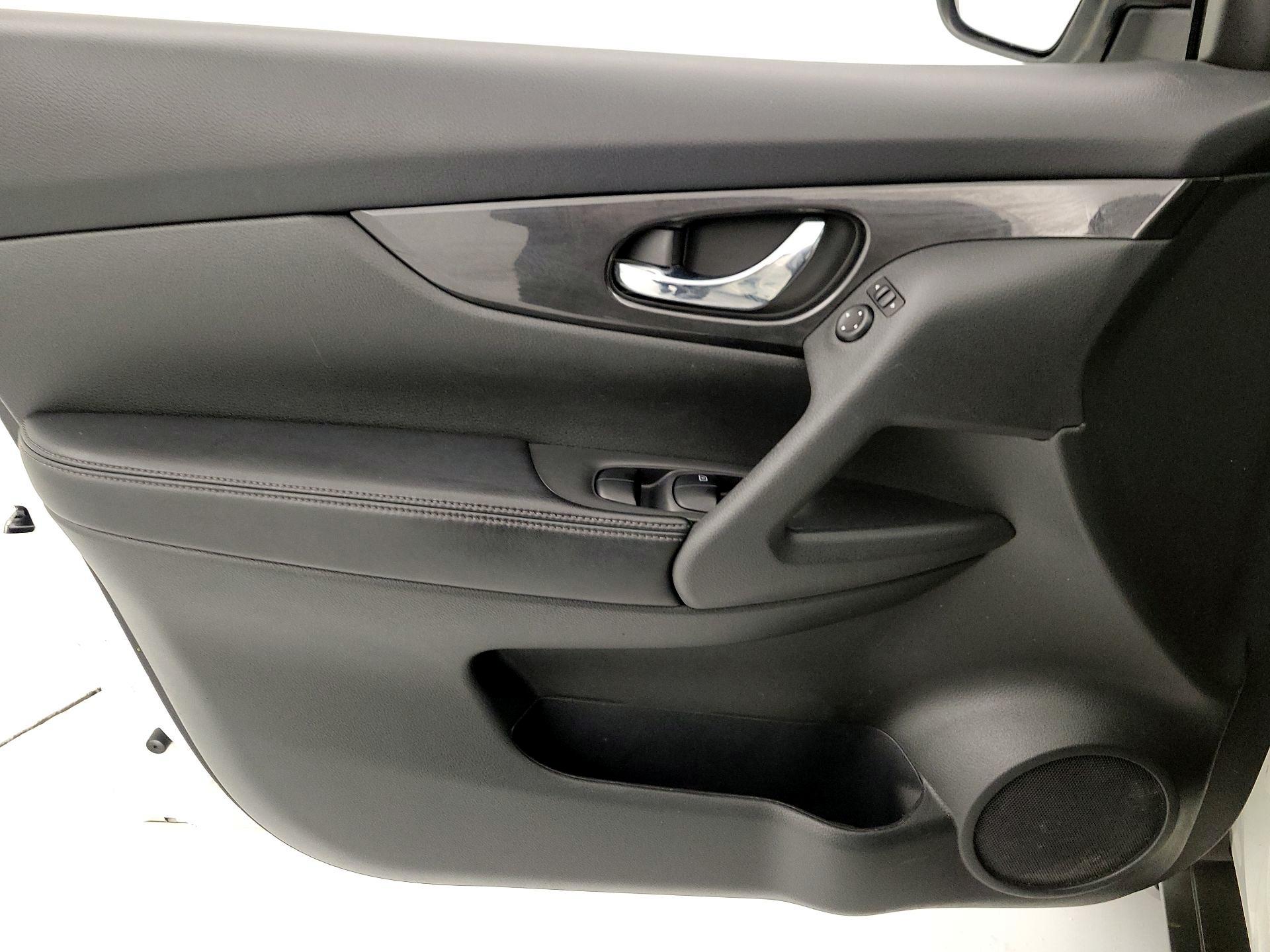 Thumbnail: 2017 Nissan Rogue - 12