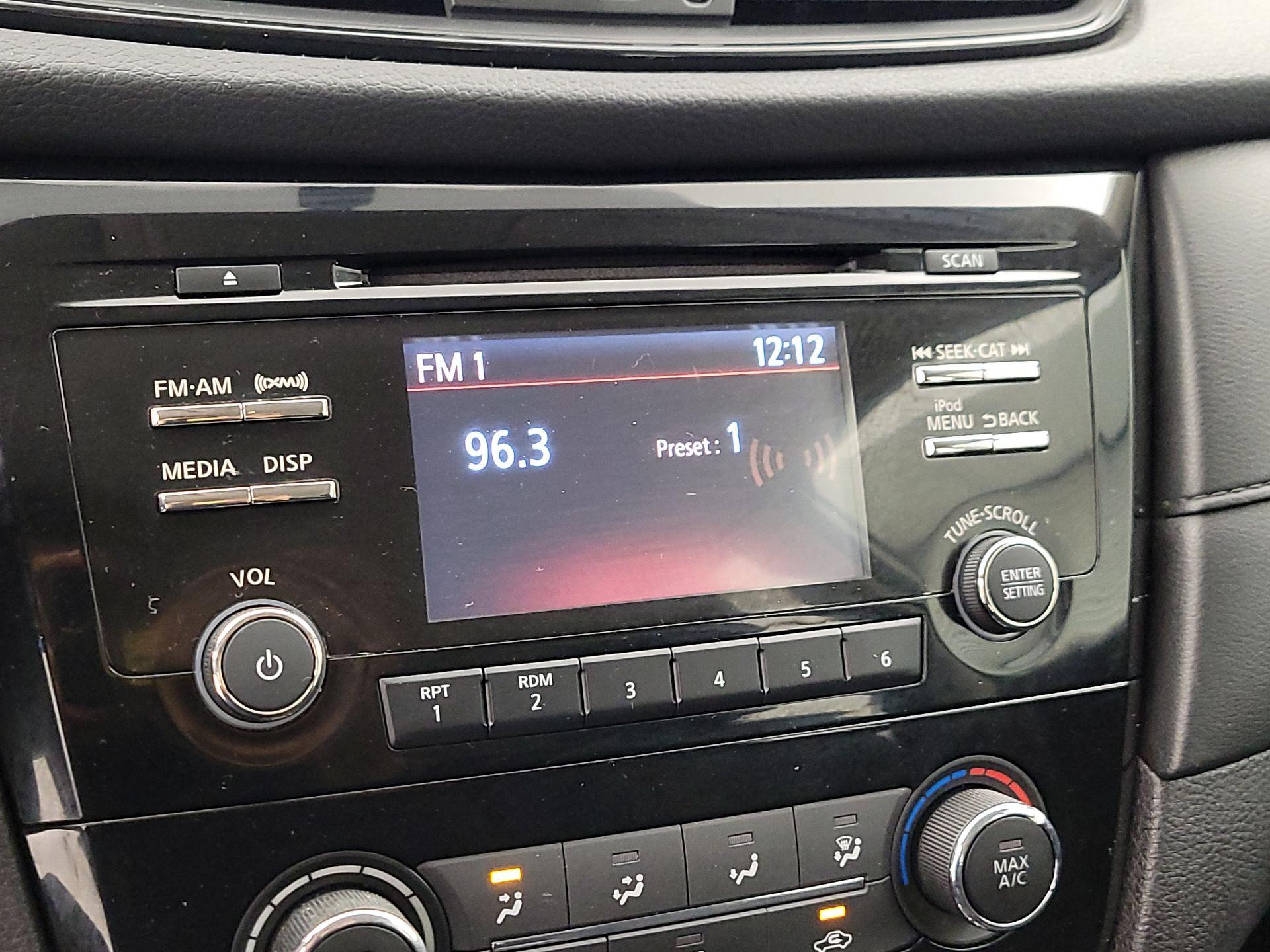 Thumbnail: 2017 Nissan Rogue - 15