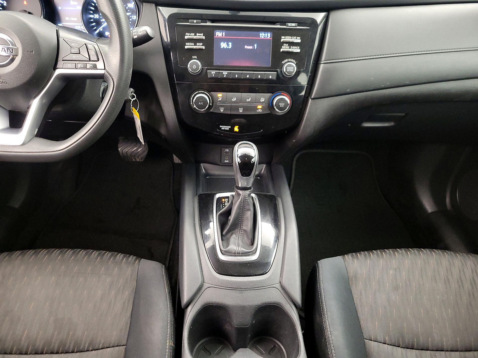 Thumbnail: 2017 Nissan Rogue - 17