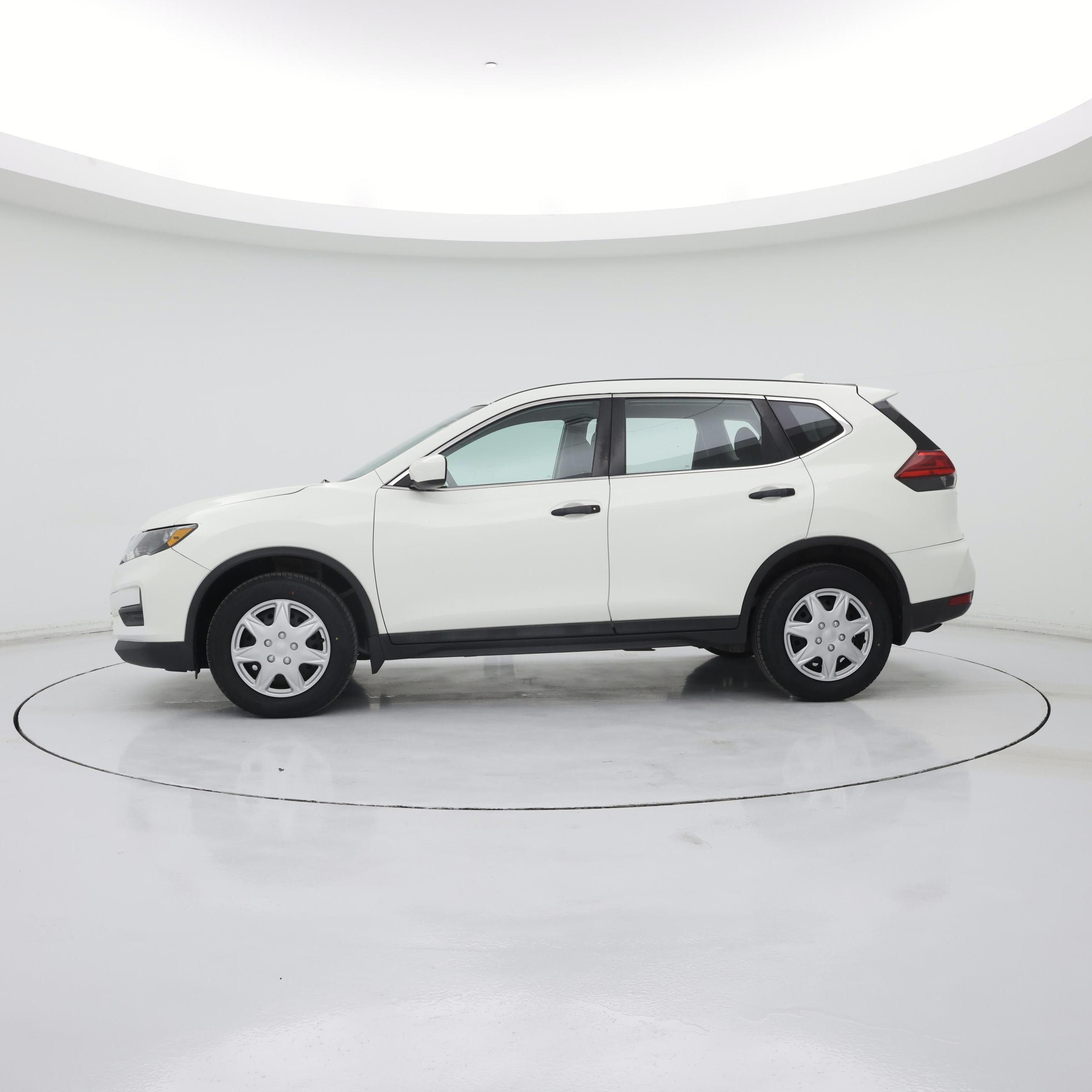 Thumbnail: 2017 Nissan Rogue - 3