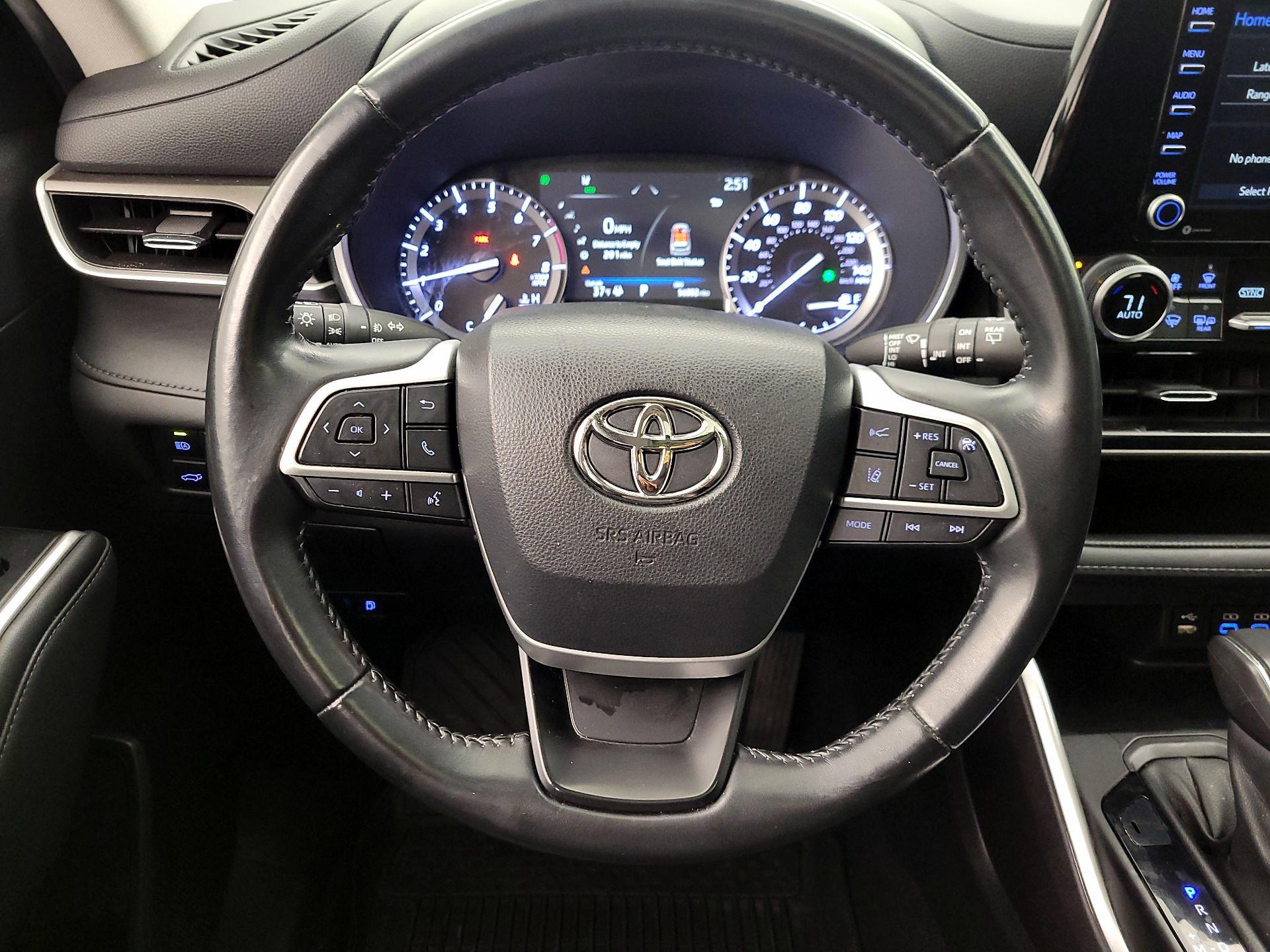 Thumbnail: 2022 Toyota Highlander - 10