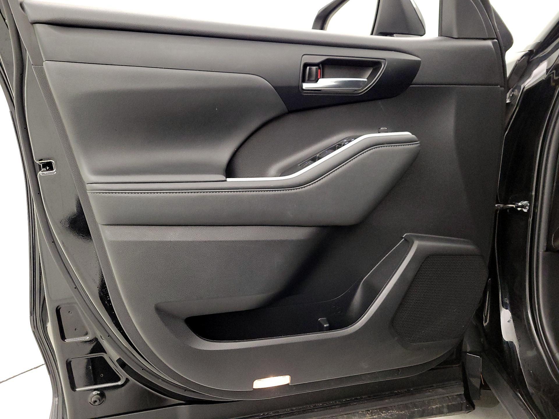 Thumbnail: 2022 Toyota Highlander - 12