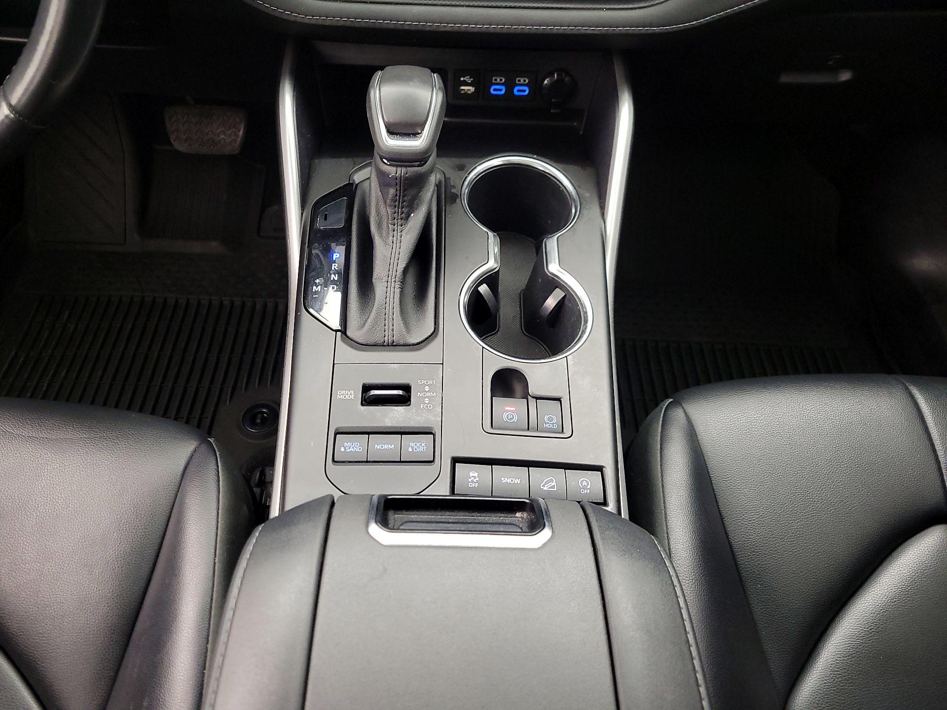 Thumbnail: 2022 Toyota Highlander - 17