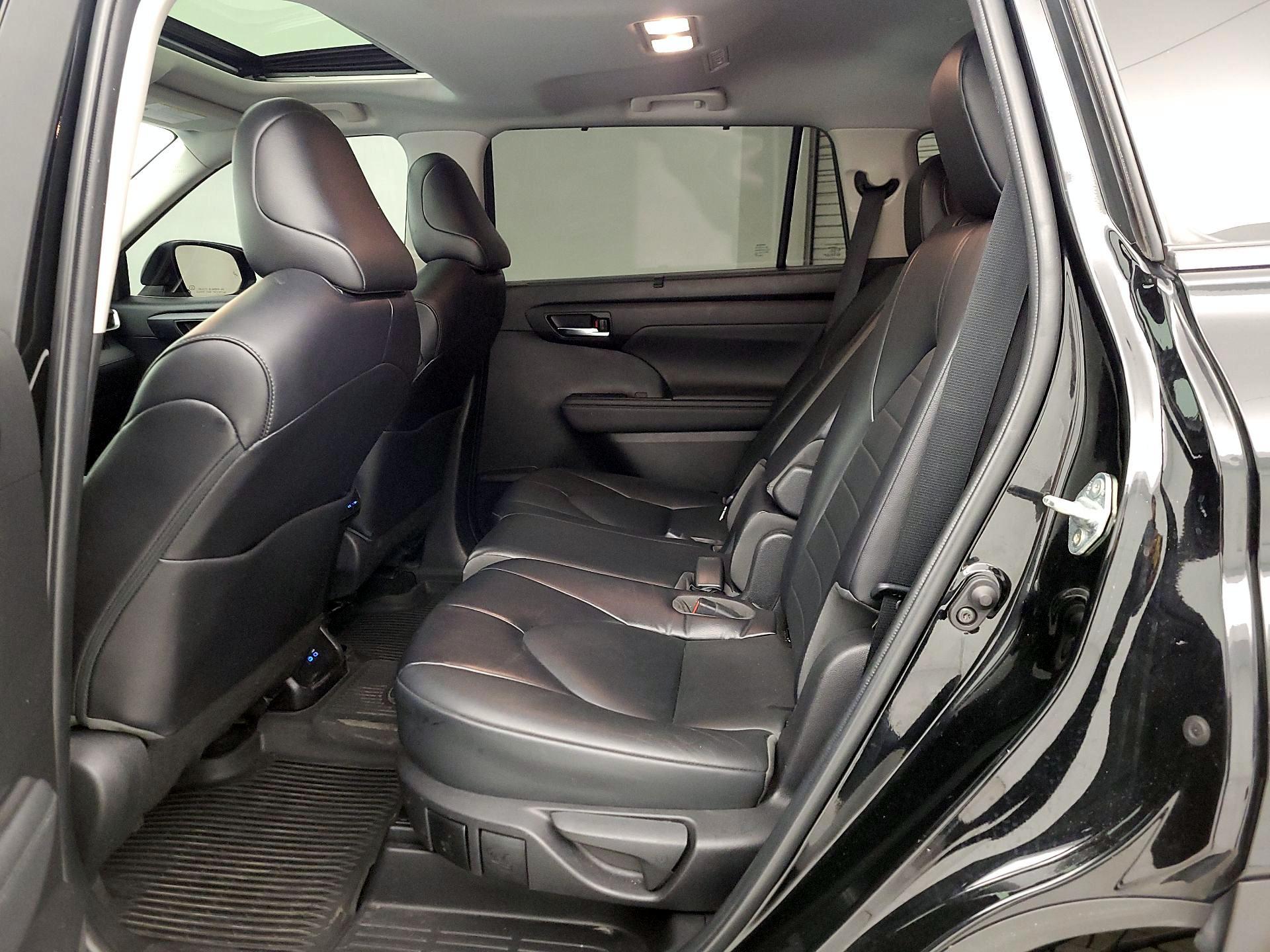 Thumbnail: 2022 Toyota Highlander - 20