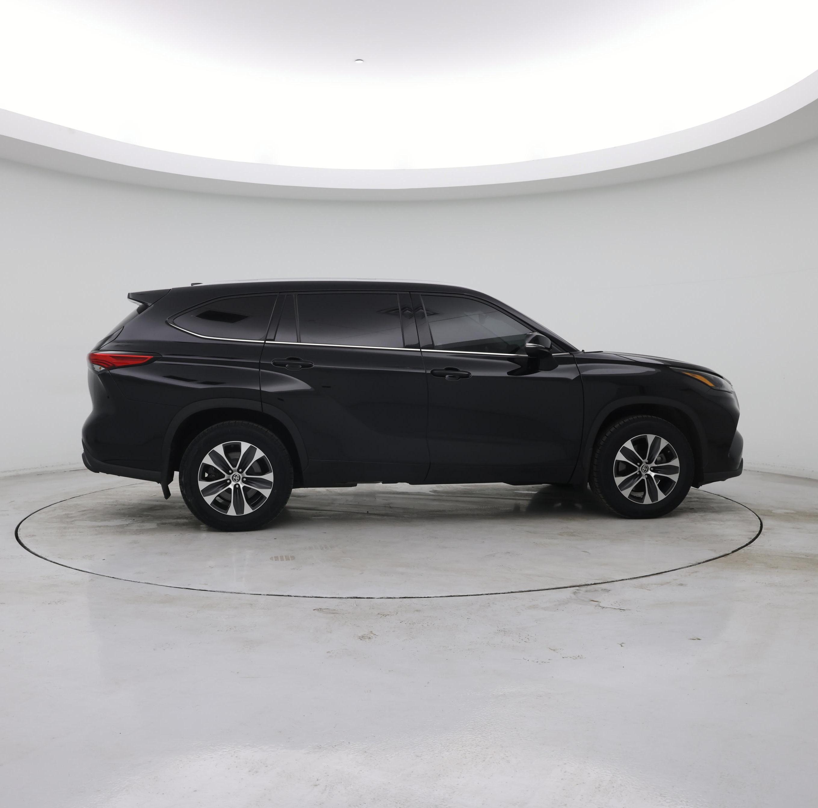 Thumbnail: 2022 Toyota Highlander - 7