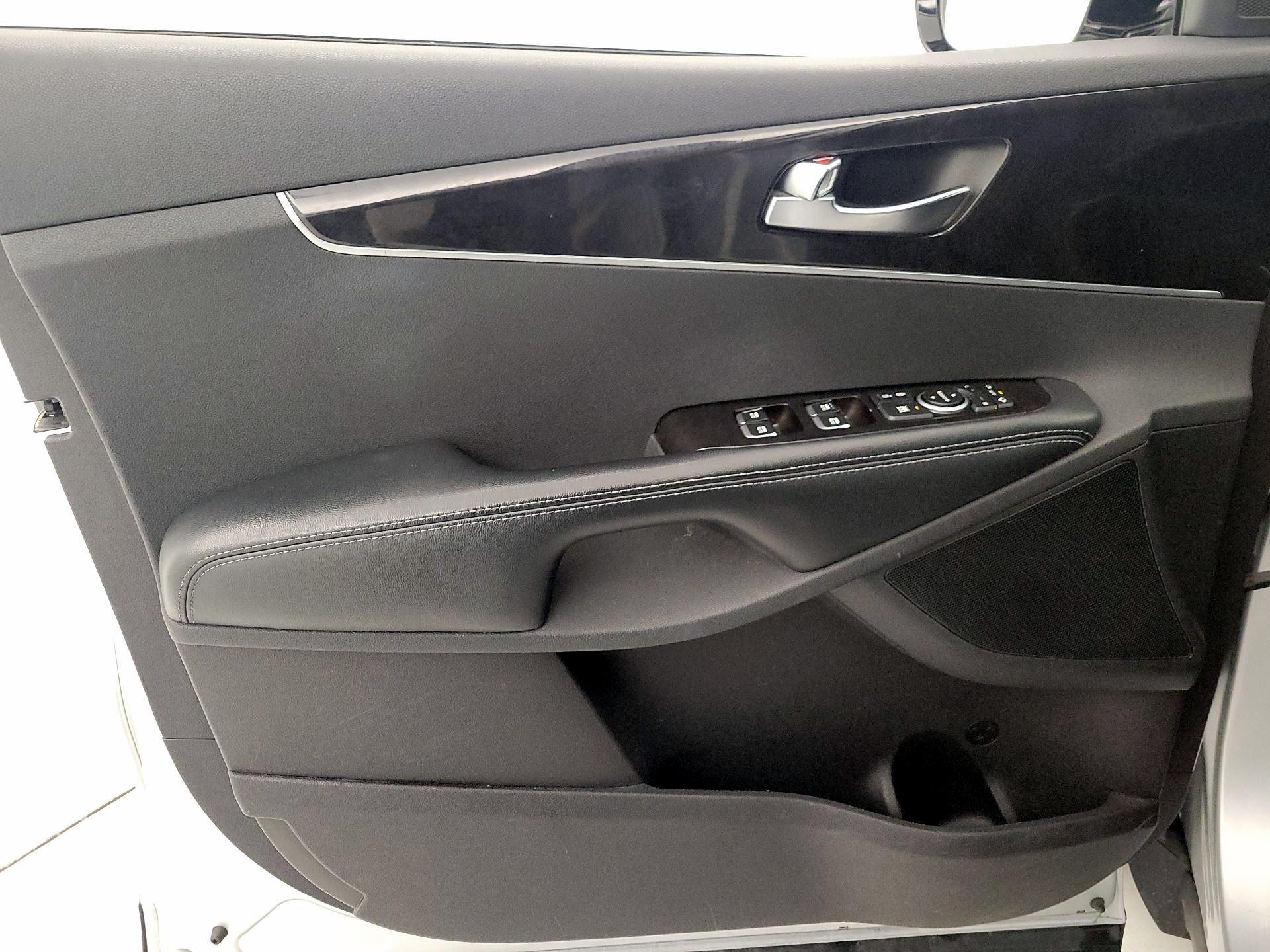 Thumbnail: 2016 Kia Sorento - 12