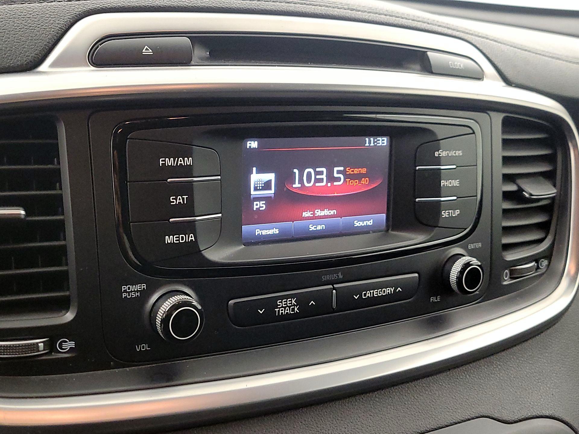 Thumbnail: 2016 Kia Sorento - 15