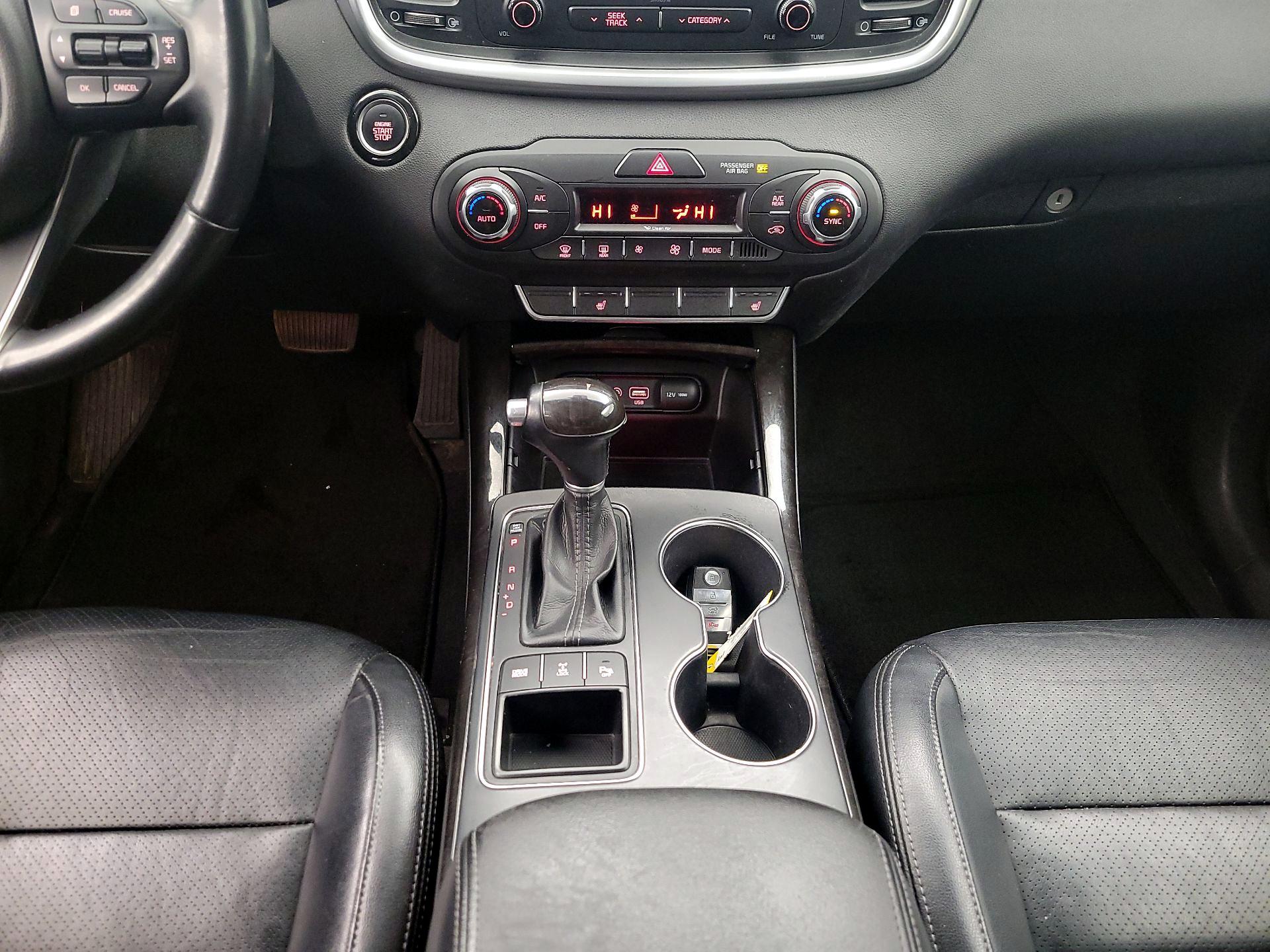 Thumbnail: 2016 Kia Sorento - 17