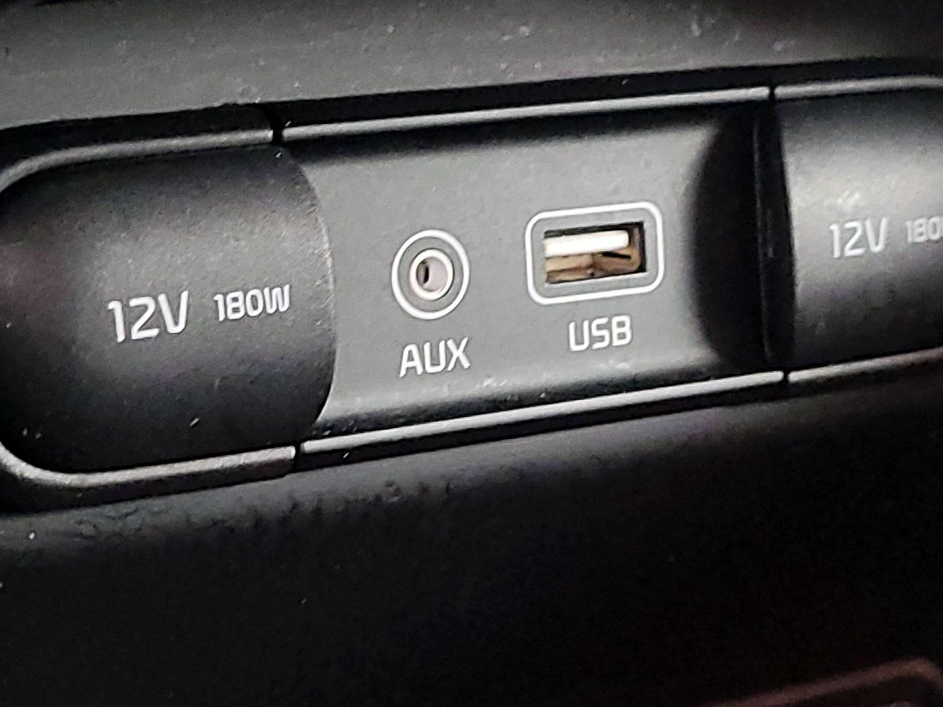 Thumbnail: 2016 Kia Sorento - 18