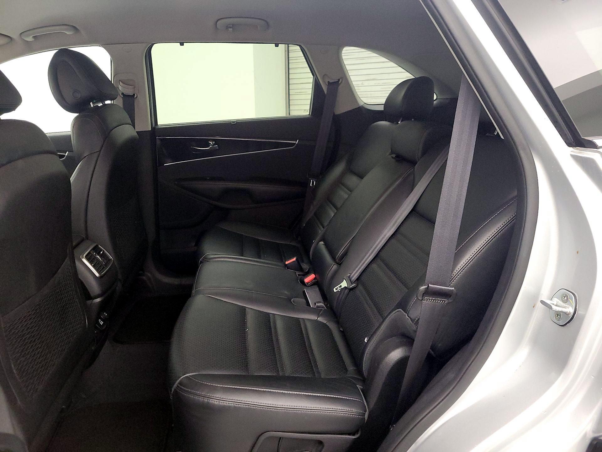 Thumbnail: 2016 Kia Sorento - 19