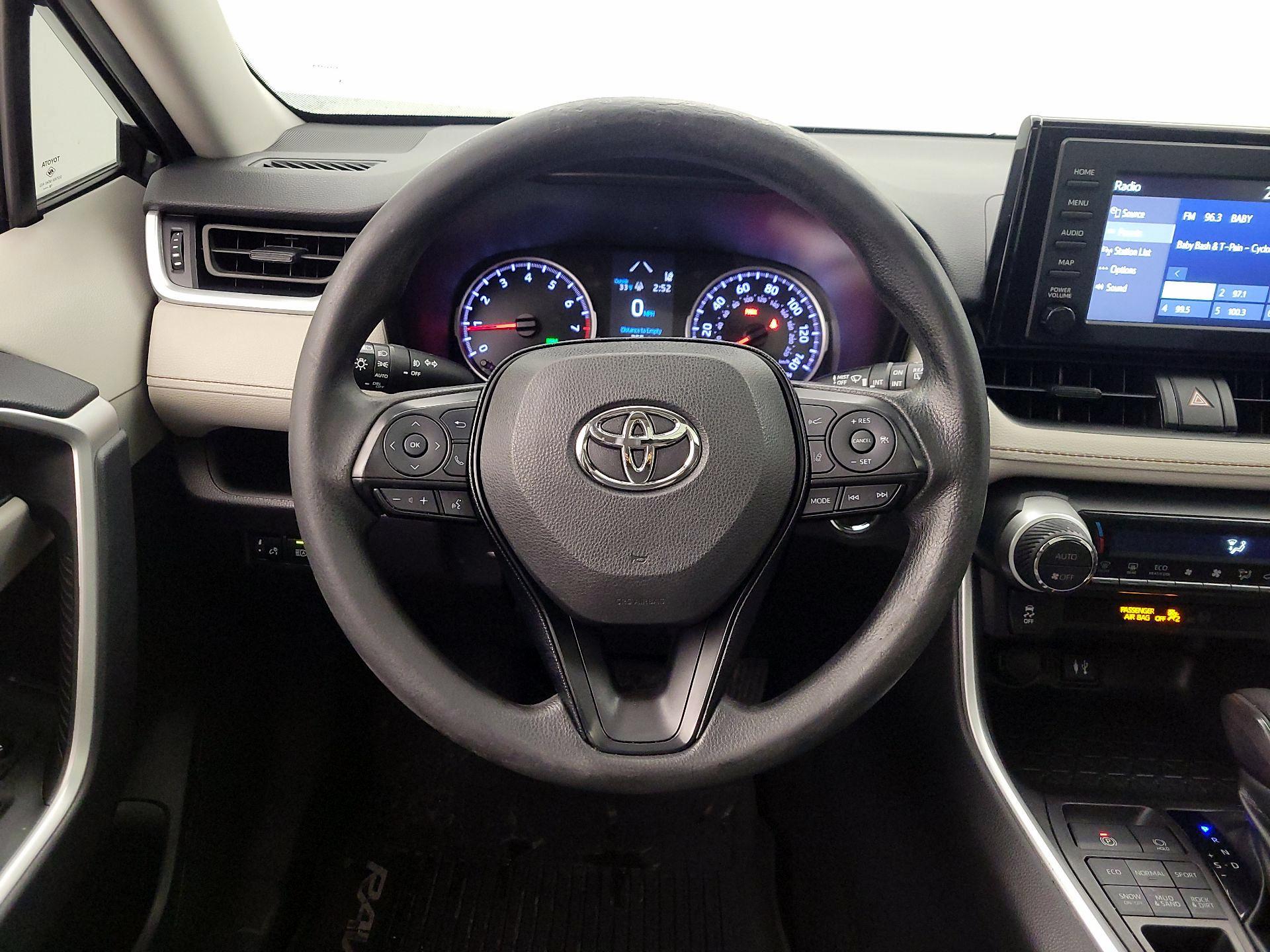 Thumbnail: 2019 Toyota RAV4 - 10