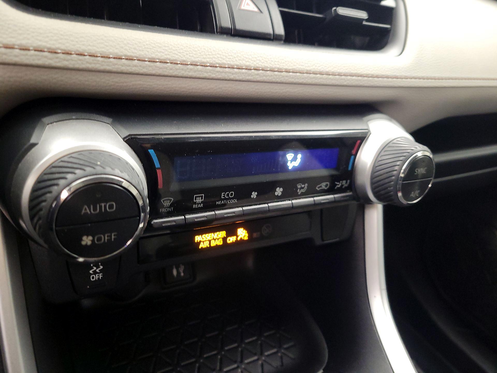 Thumbnail: 2019 Toyota RAV4 - 16