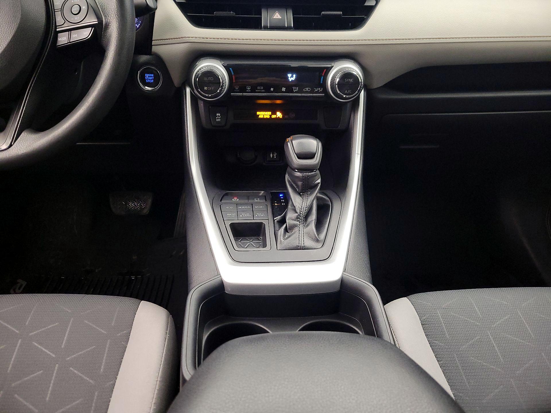 Thumbnail: 2019 Toyota RAV4 - 17