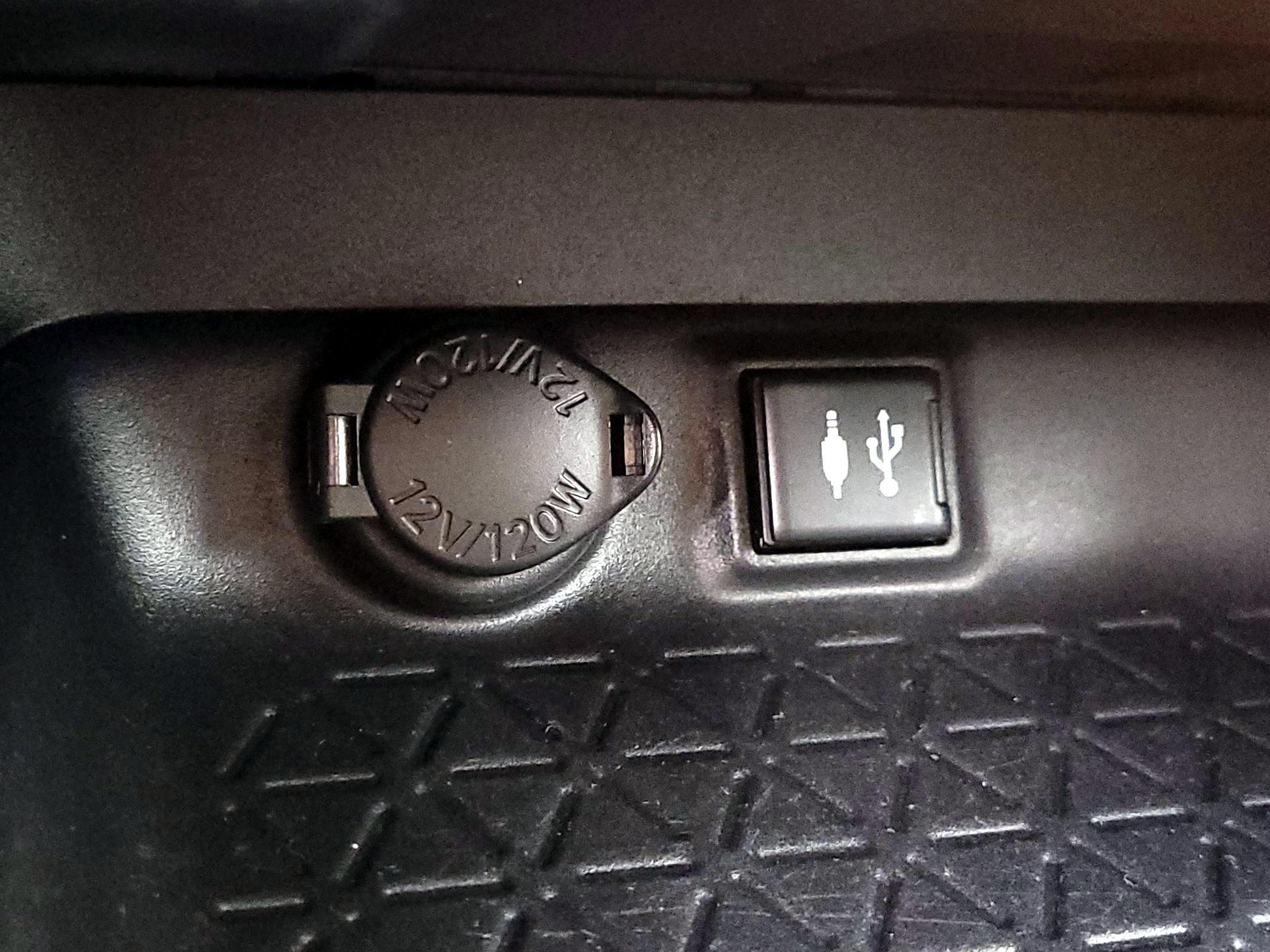 Thumbnail: 2019 Toyota RAV4 - 18