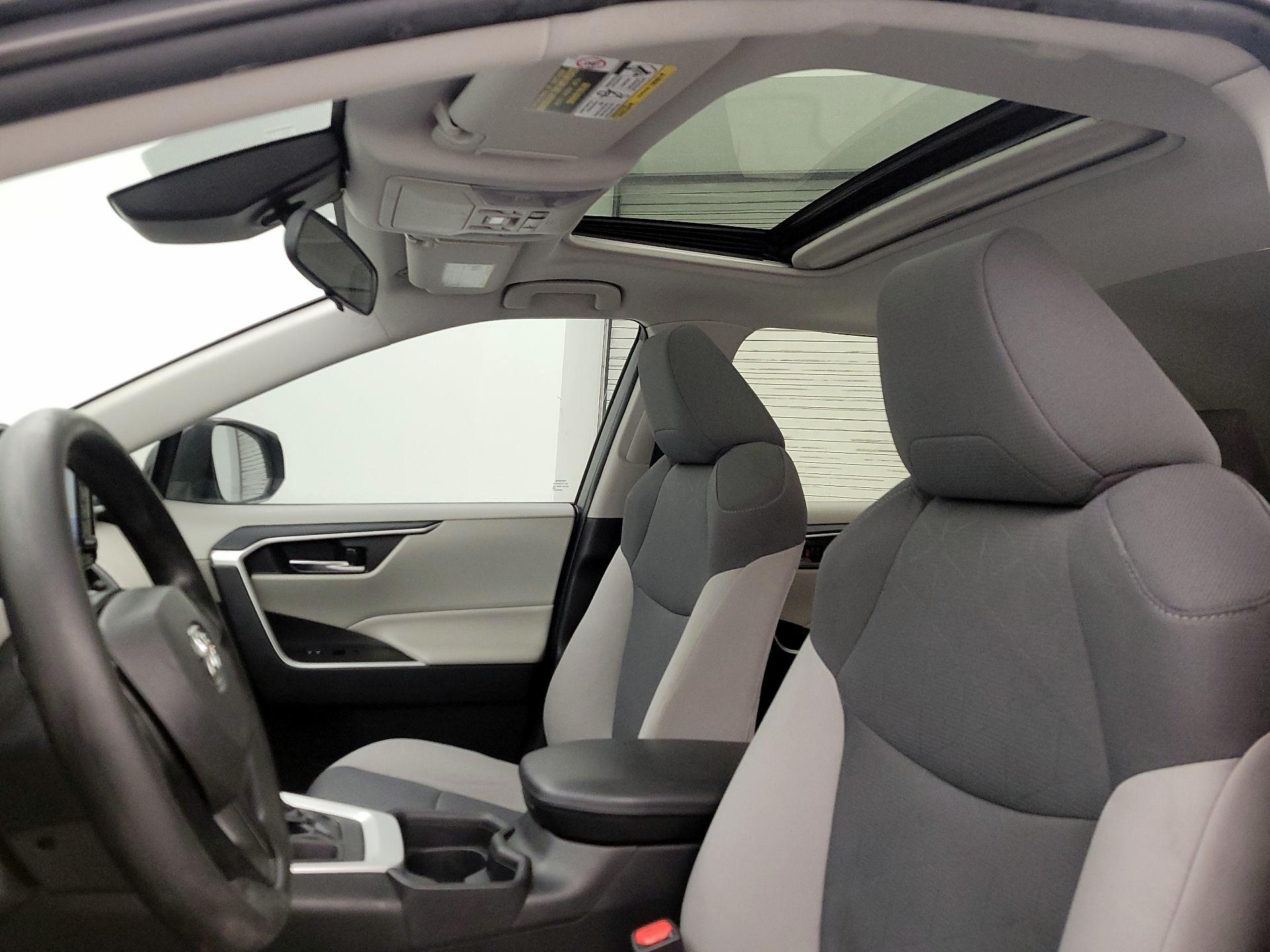 Thumbnail: 2019 Toyota RAV4 - 19