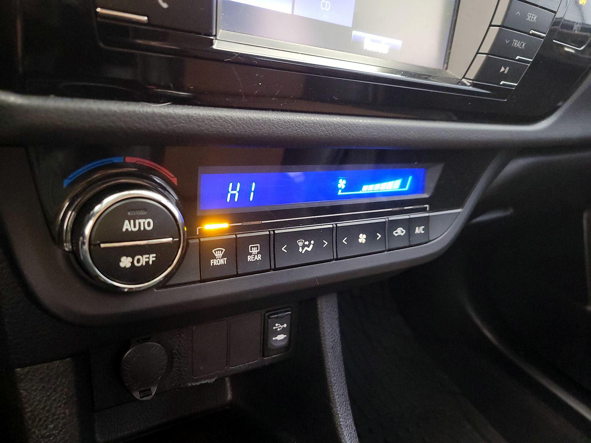 Thumbnail: 2014 Toyota Corolla - 16