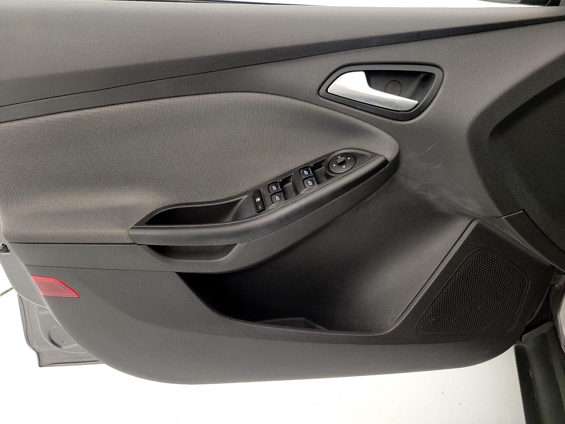 Thumbnail: 2014 Ford Focus - 12