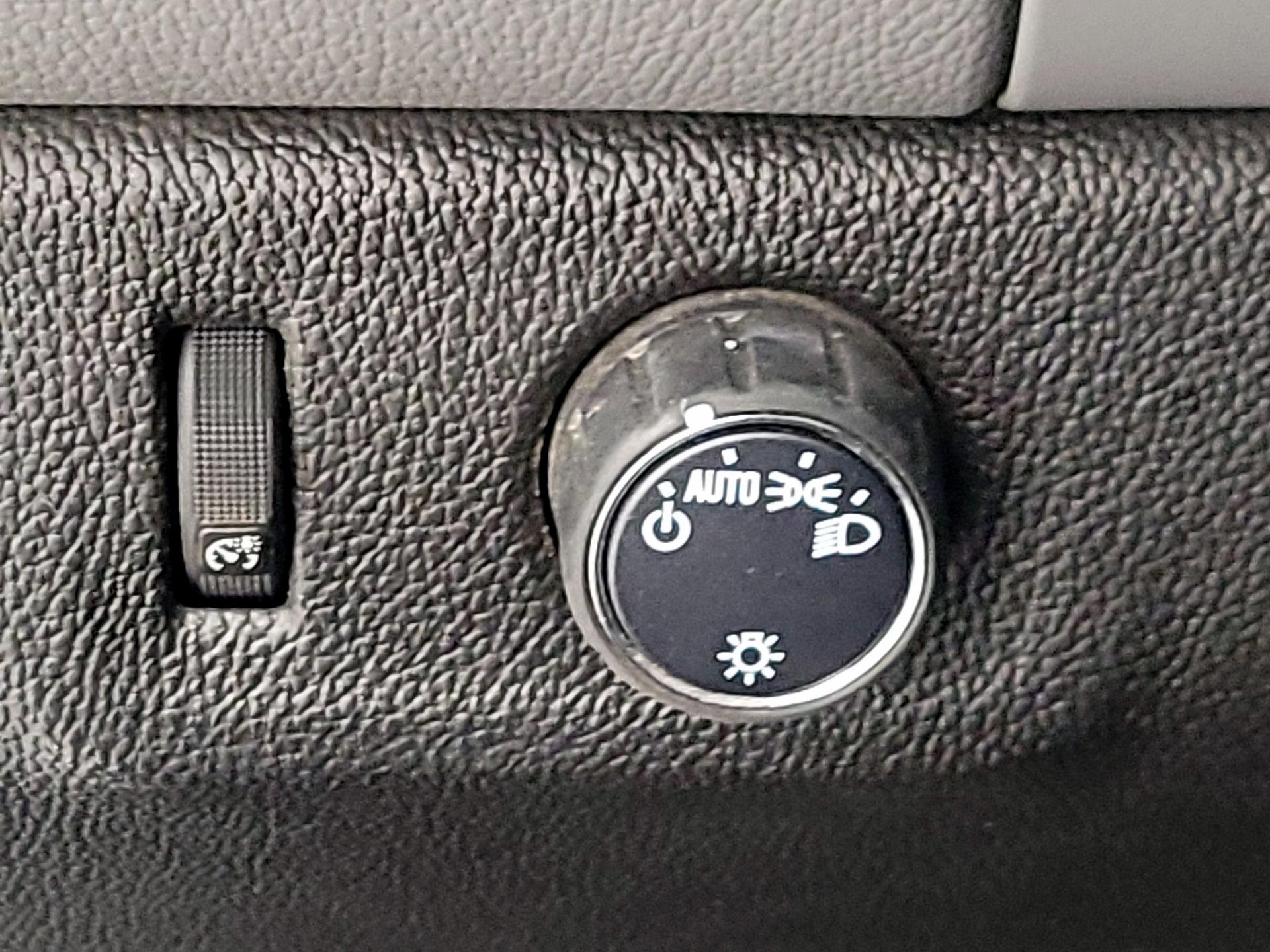 Thumbnail: 2021 Chevrolet Colorado - 13