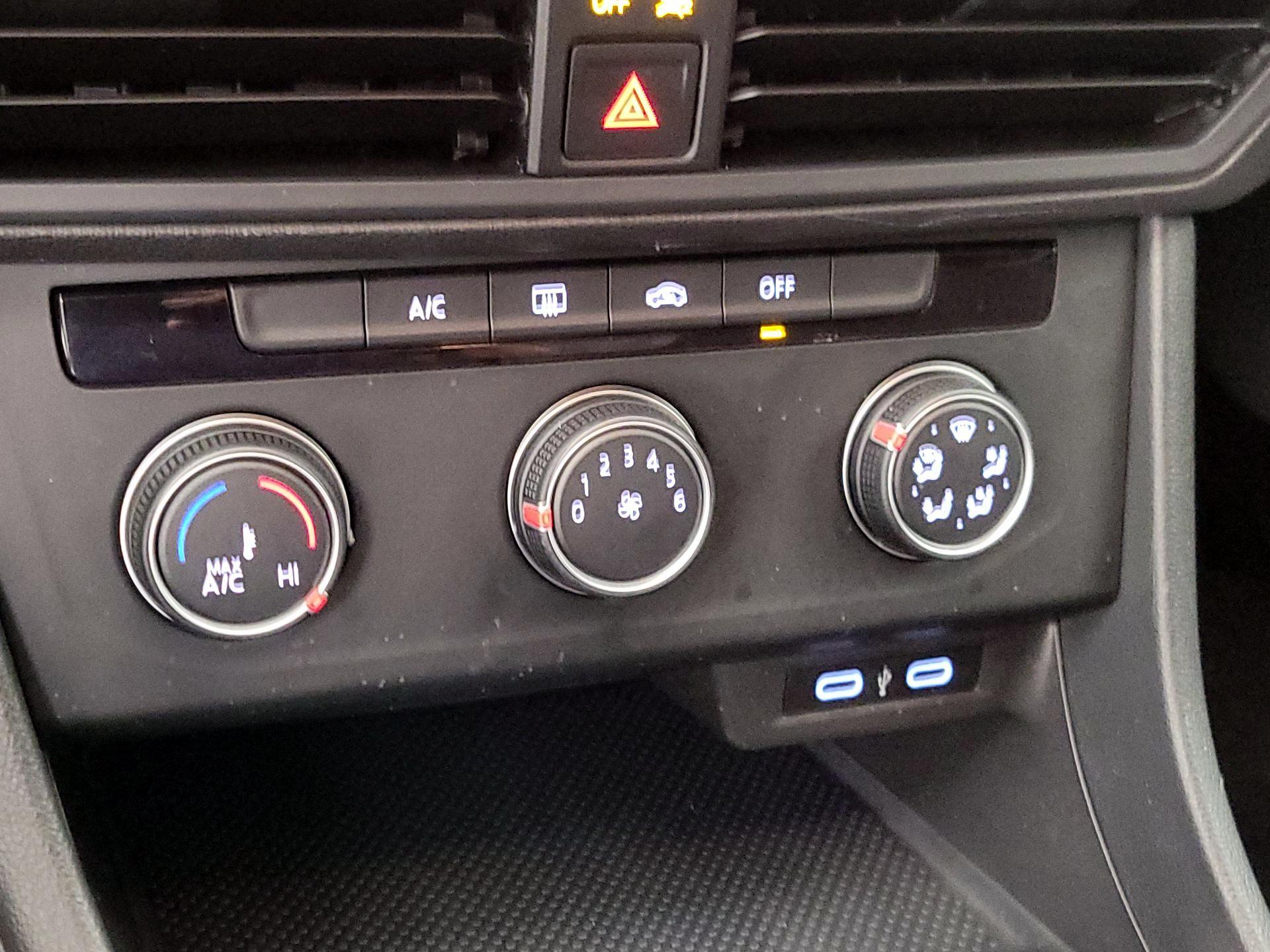 Thumbnail: 2020 Volkswagen Jetta - 16