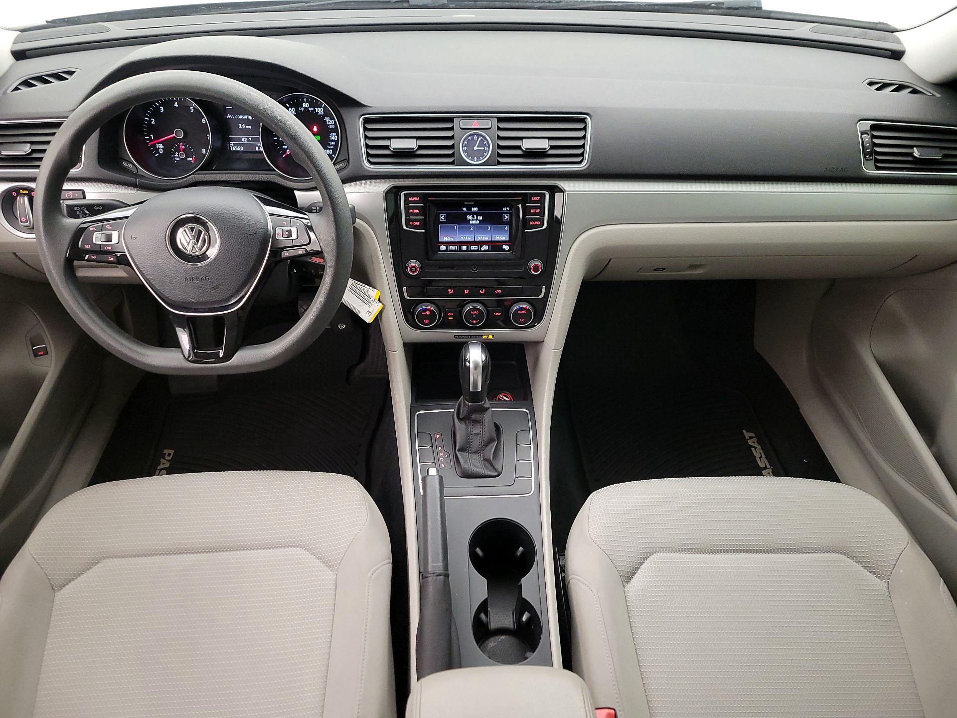 Thumbnail: 2016 Volkswagen Passat - 9