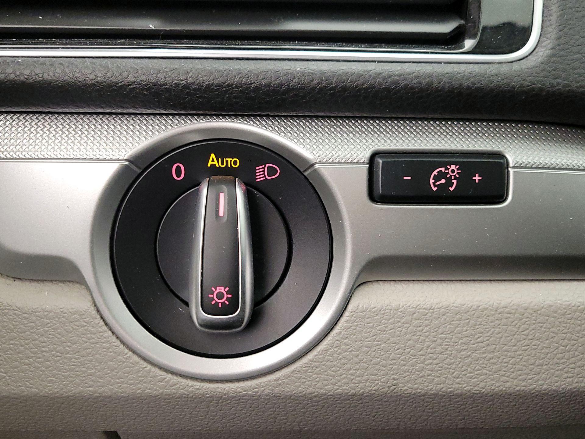 Thumbnail: 2016 Volkswagen Passat - 13