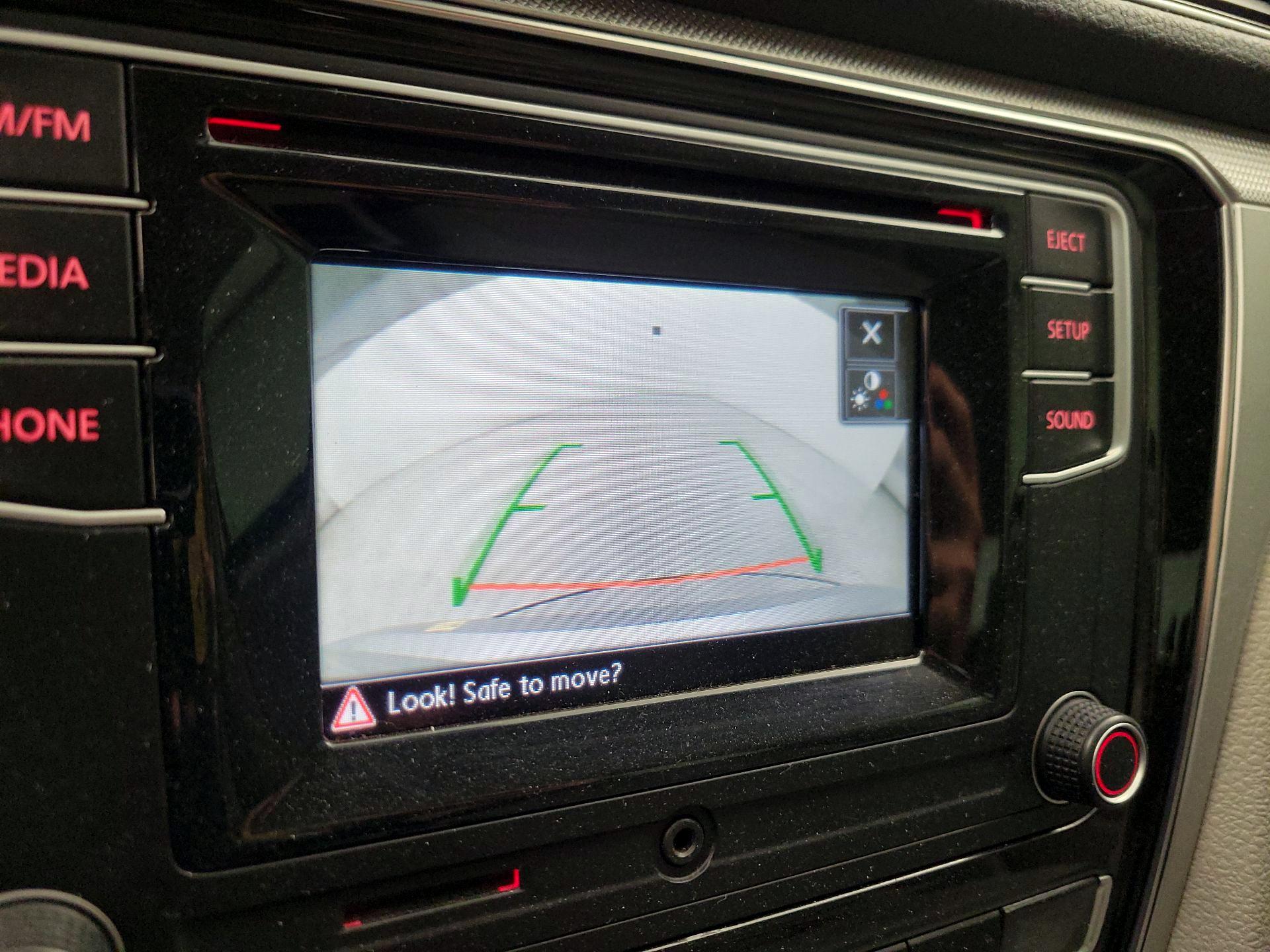 Thumbnail: 2016 Volkswagen Passat - 14