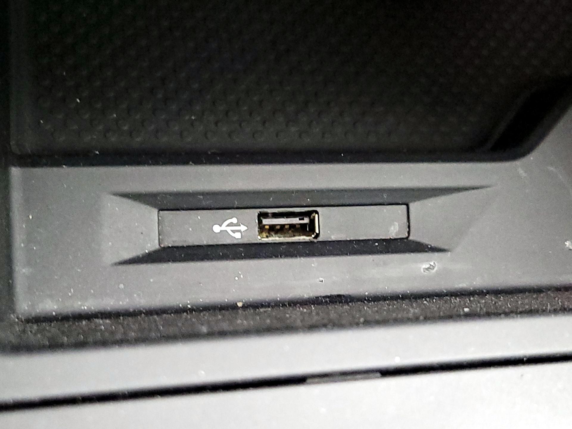 Thumbnail: 2016 Volkswagen Passat - 18