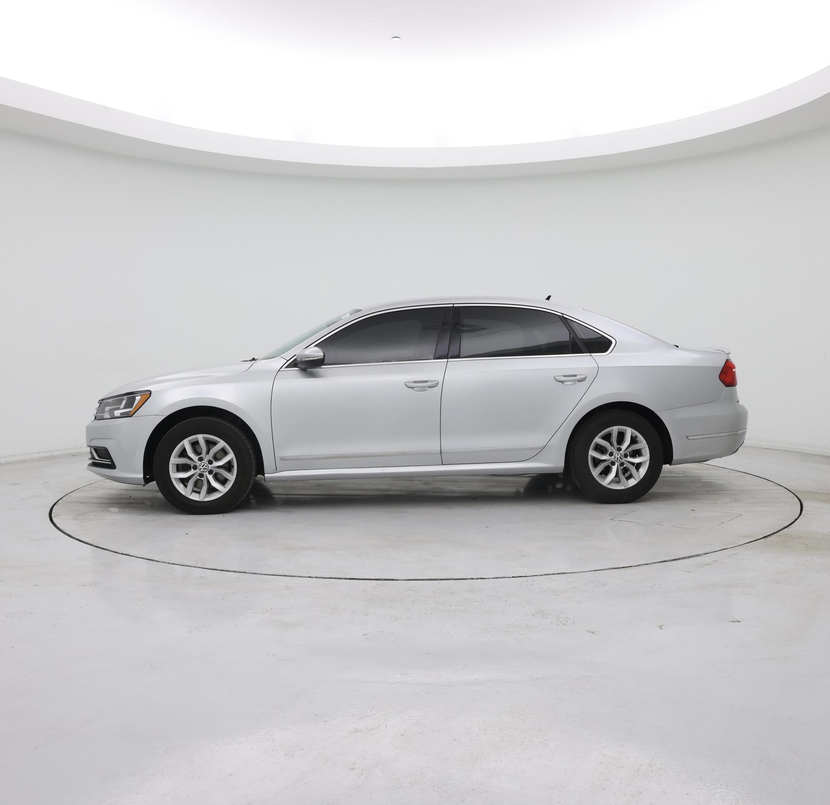 Thumbnail: 2016 Volkswagen Passat - 3