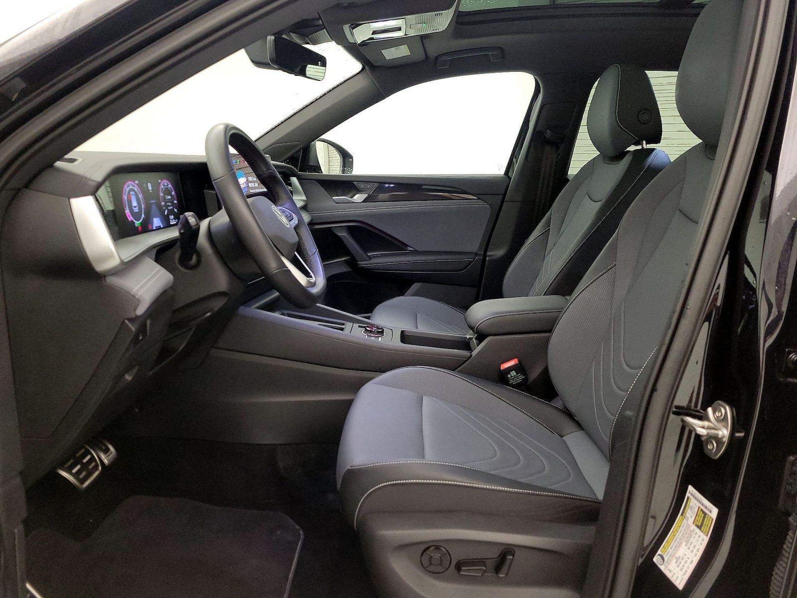 2025 Volkswagen Tiguan SE R-LINE BLACK - Photo 12