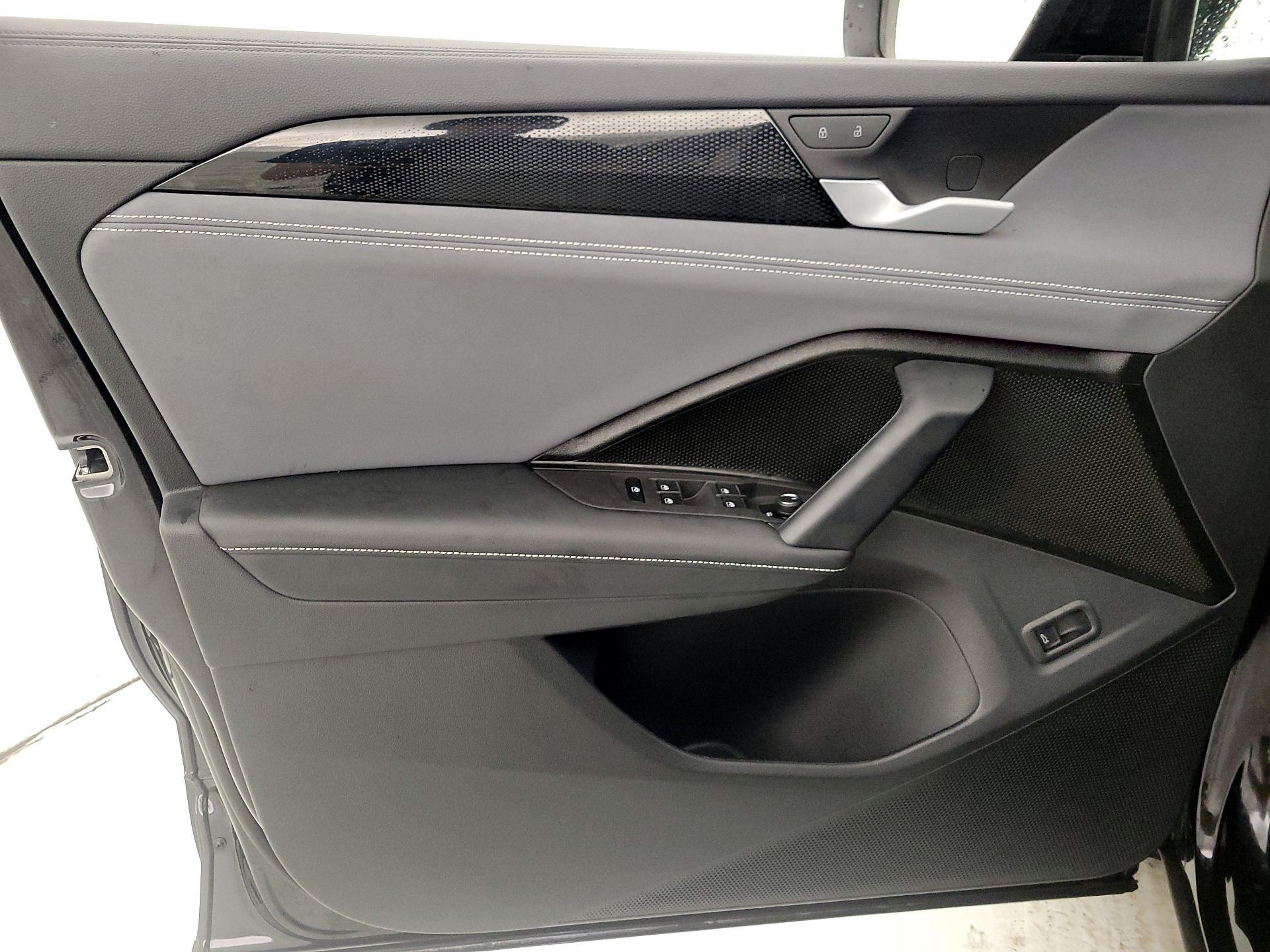 Thumbnail: 2025 Volkswagen Tiguan - 12